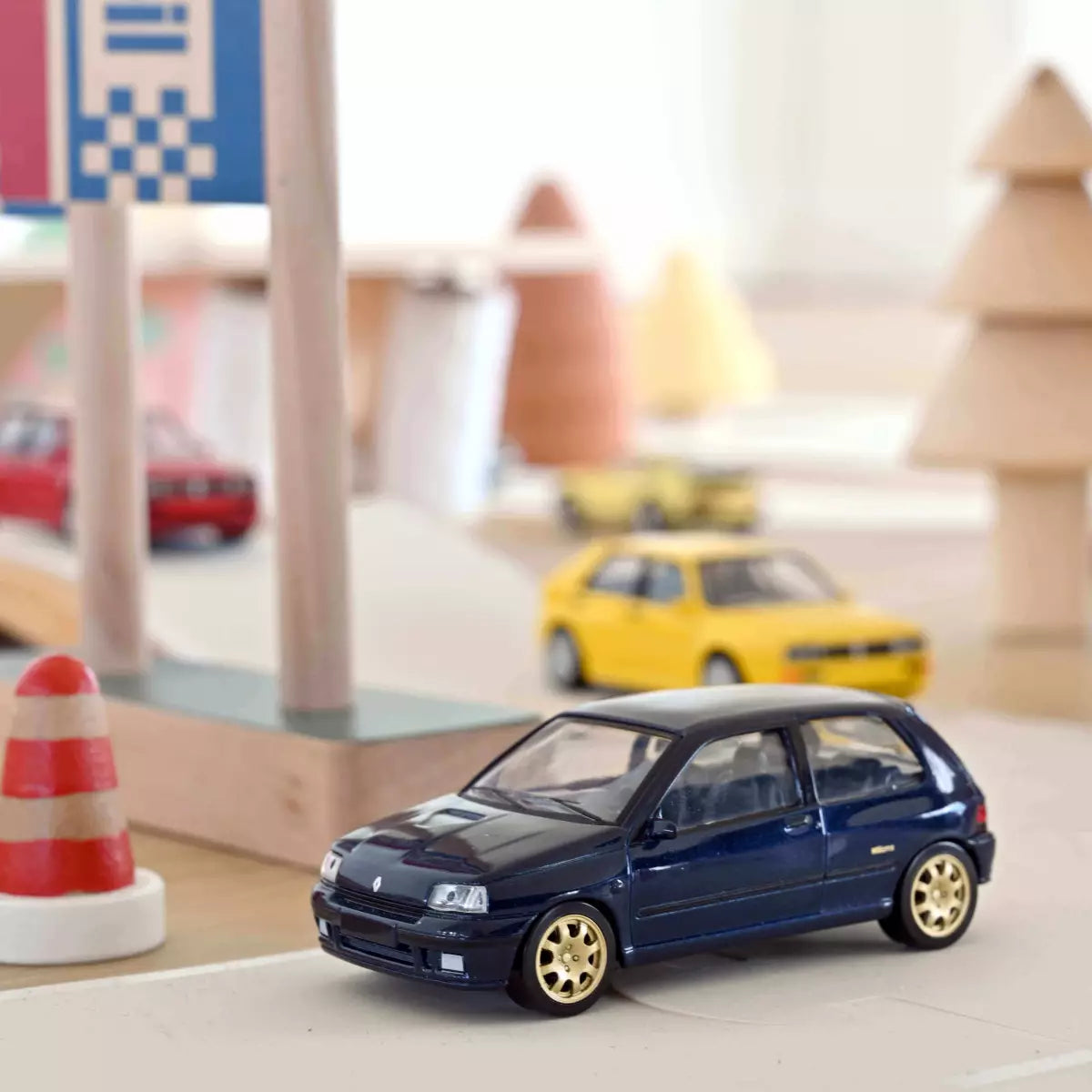 Voiture miniature 1/43 Renault SuperCinq GT Turbo Ph II 1988 Bleu Métallisé Jet-car Norev - Breizh Modélisme.