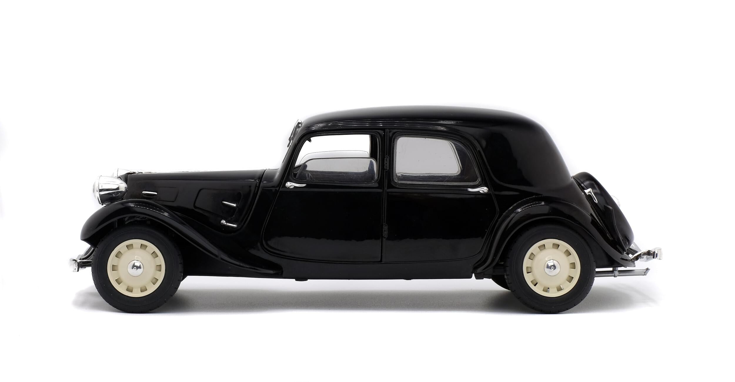Solido S1800903 Voiture miniature collection 1/18 Citröen Traction 11B – Noir – 1937