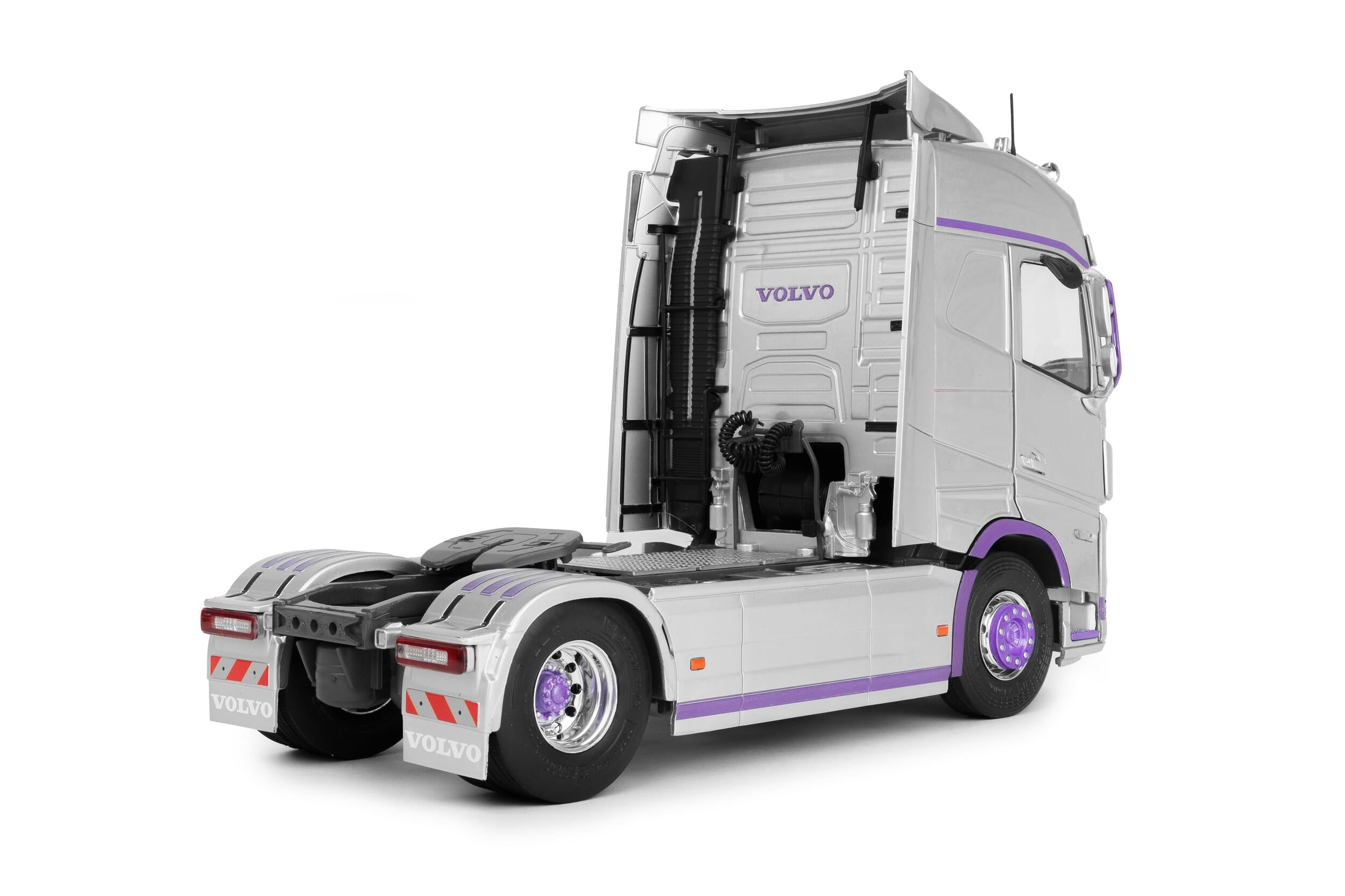 Solido S2400105 Voiture miniature collection 1/24 FH Globetrotter XL argent/violet 2023 - Breizh Modélisme.