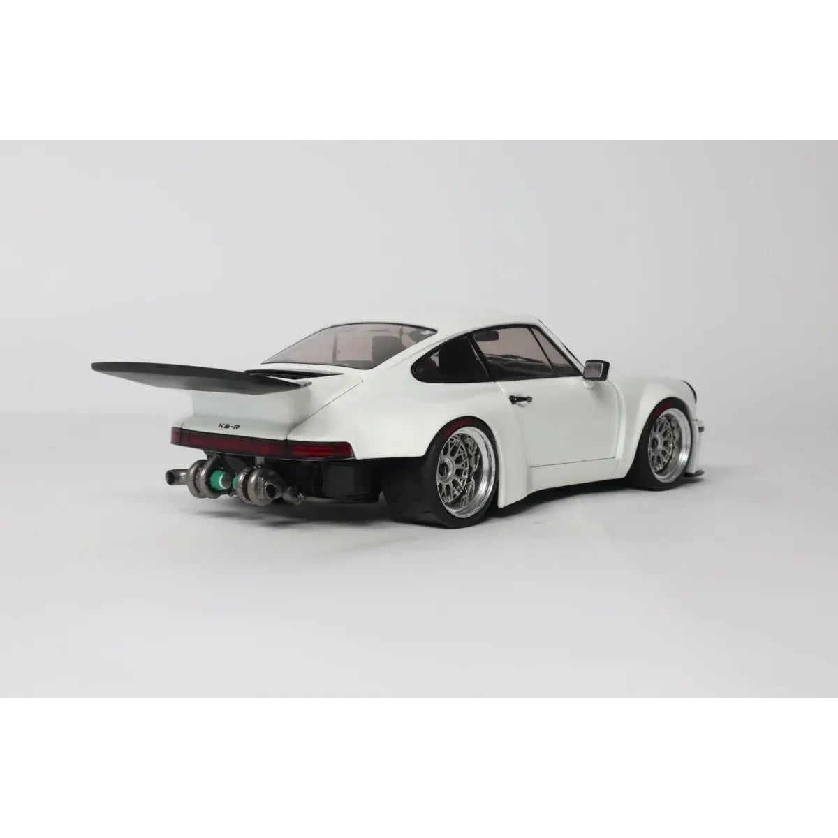 Solido S1810505 Voiture miniature collection 1/18 KS-R by Khyzyl Saleem white 2026