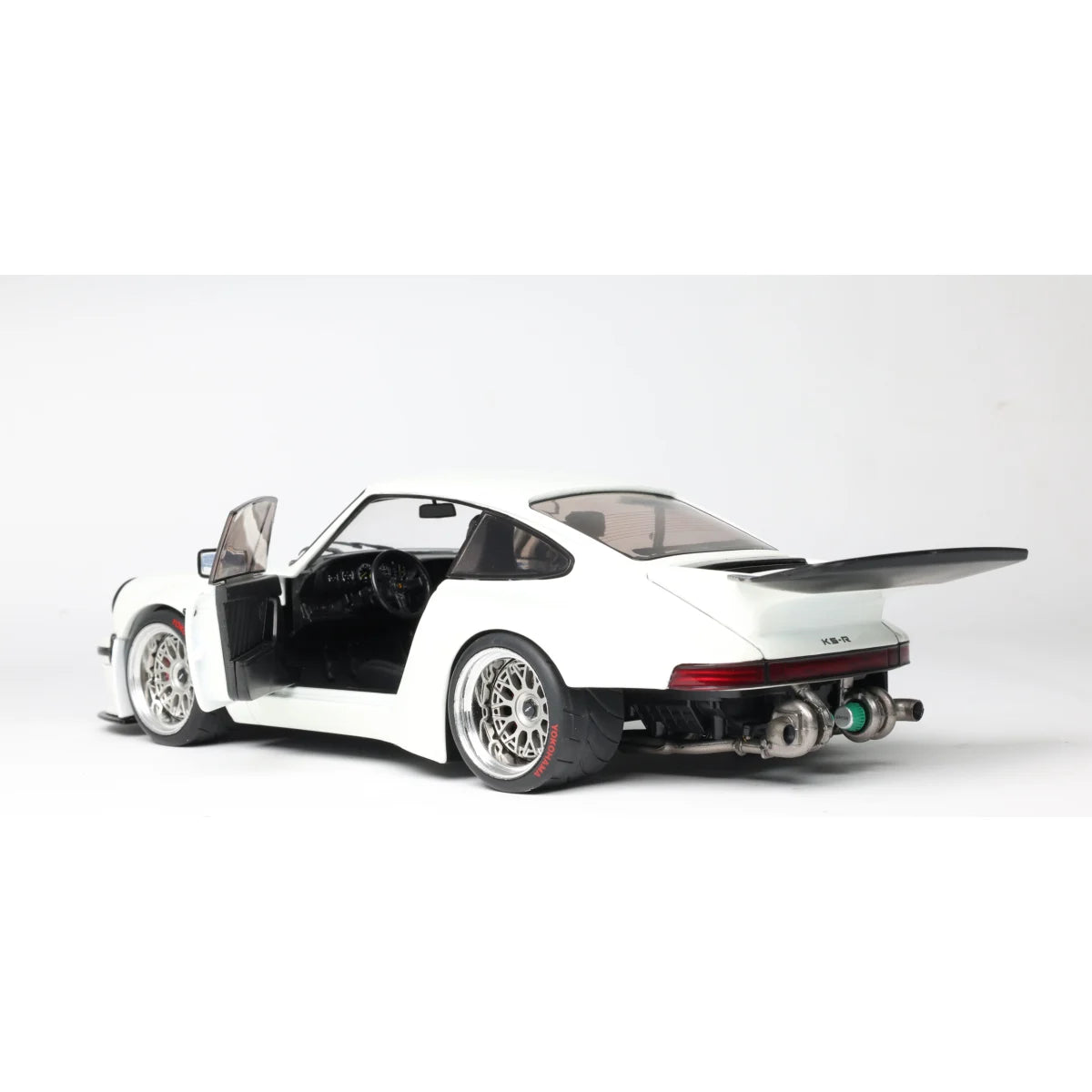 Solido S1810505 Voiture miniature collection 1/18 KS-R by Khyzyl Saleem white 2026