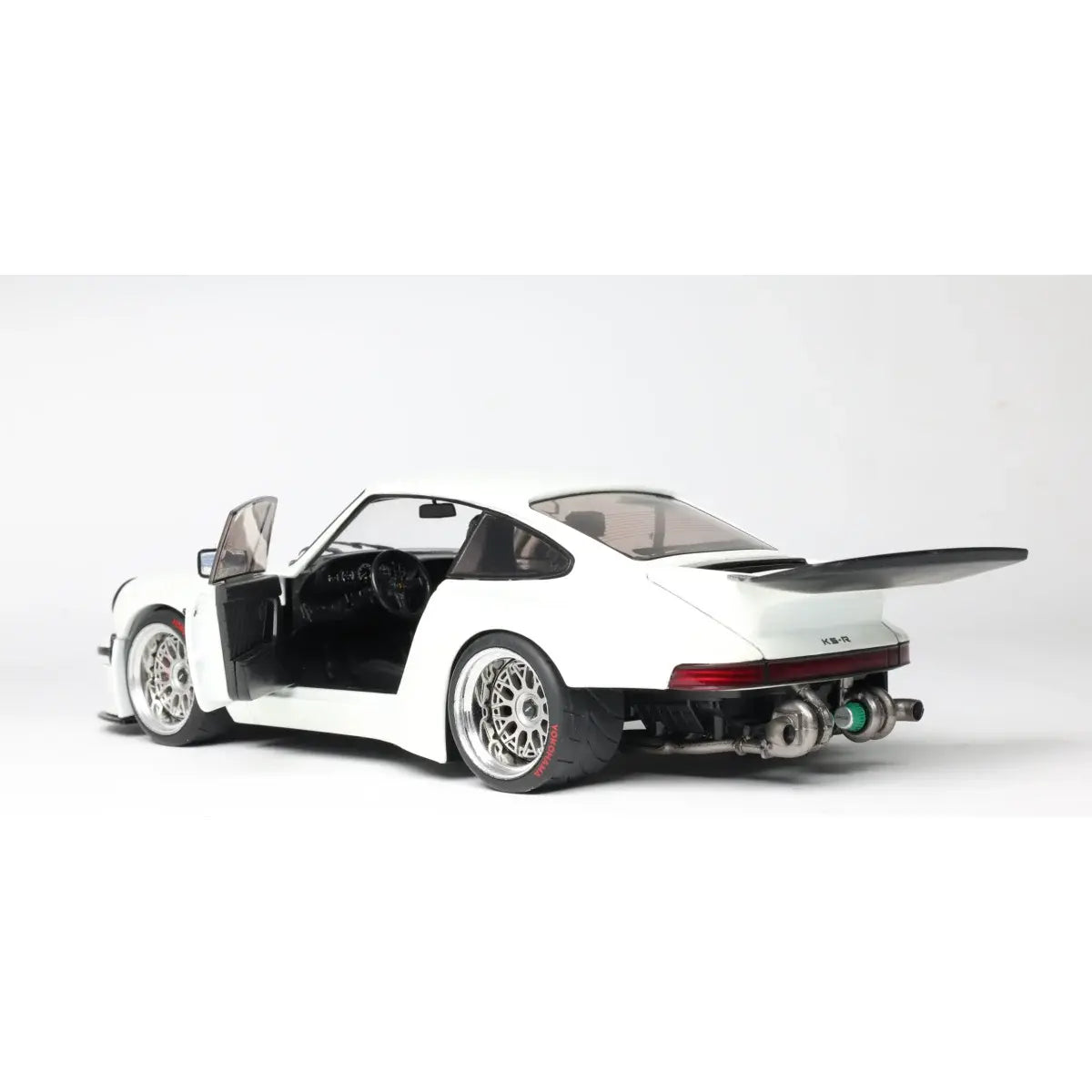 Solido S1810505 Voiture miniature collection 1/18 KS-R by Khyzyl Saleem white 2026