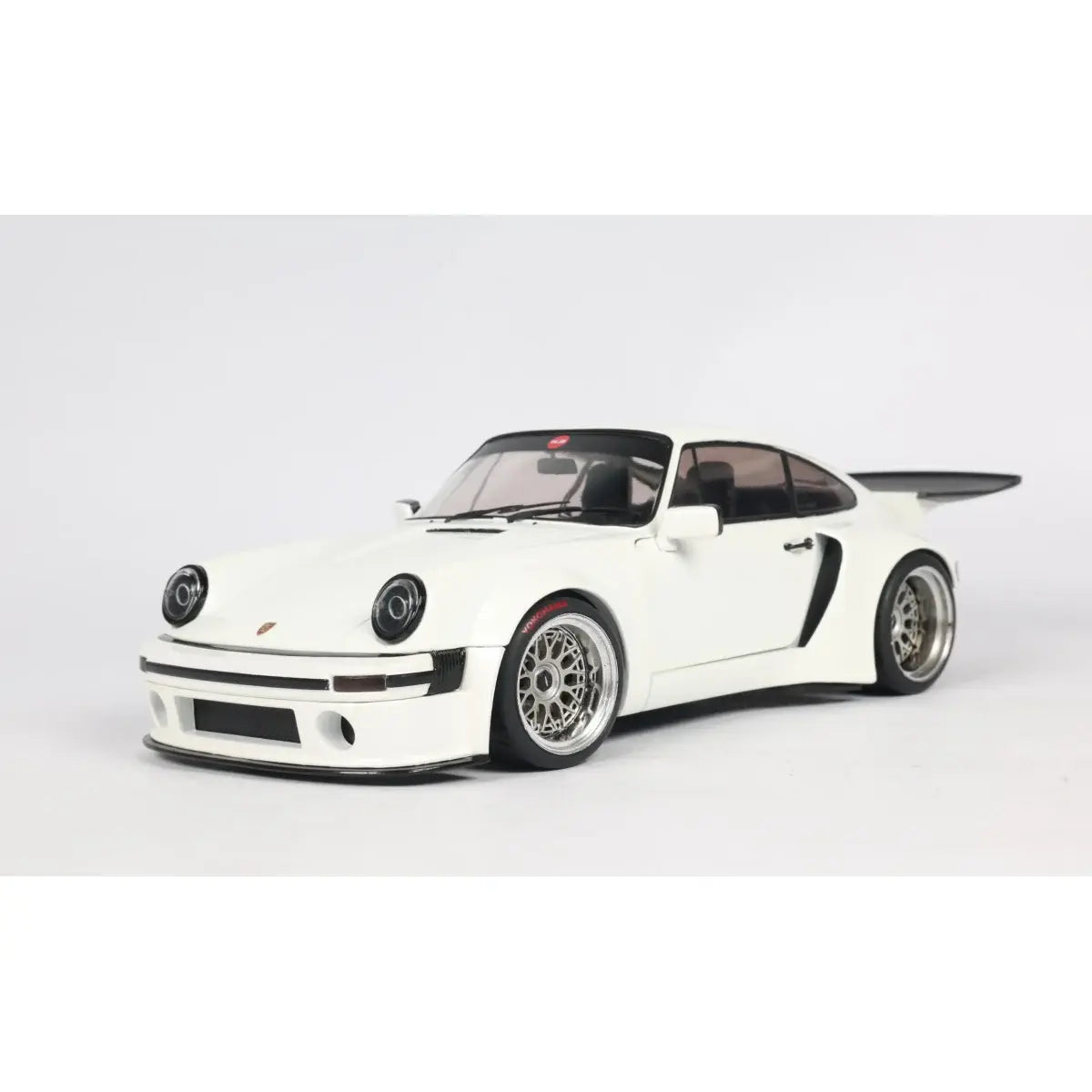 Solido S1810505 Voiture miniature collection 1/18 KS-R by Khyzyl Saleem white 2026