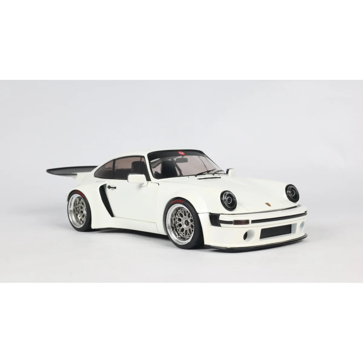 Solido S1810505 Voiture miniature collection 1/18 KS-R by Khyzyl Saleem white 2026