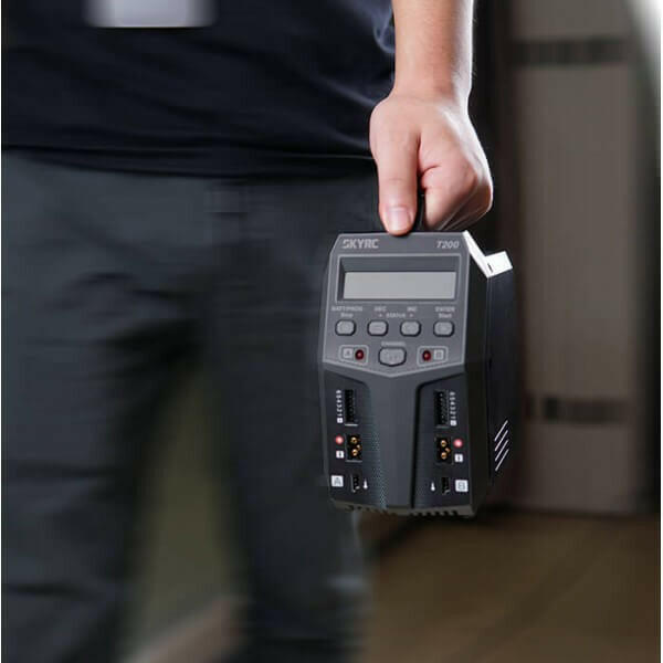 Chargeur Sky RC T200 Duo 2x100W (2x10A) - 100155 - Breizh Modélisme.