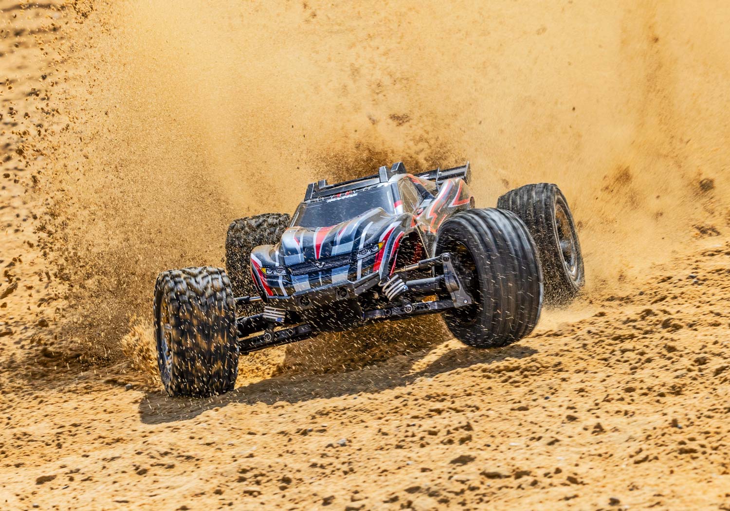 Traxxas Rustler 4x4 HD VXL Brushless 1/10 RTR - 67376-4 rouge - Breizh Modélisme.
