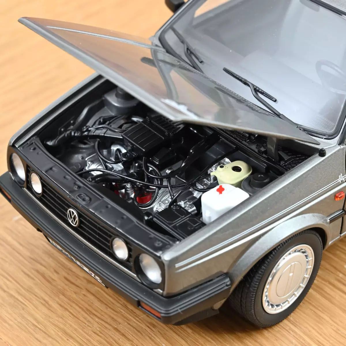 Voiture miniature collection 1/18 VW Golf Champion 1990 Gris métallisé Norev 188564