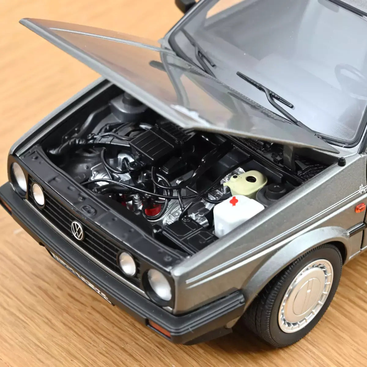 Voiture miniature collection 1/18 VW Golf Champion 1990 Gris métallisé Norev 188564