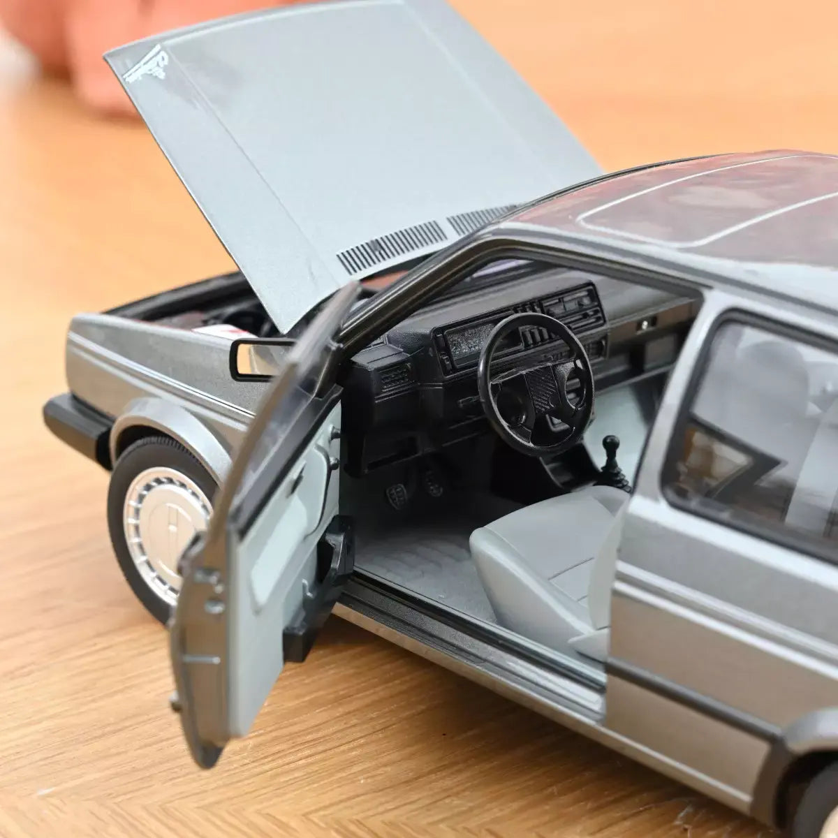 Voiture miniature collection 1/18 VW Golf Champion 1990 Gris métallisé Norev 188564