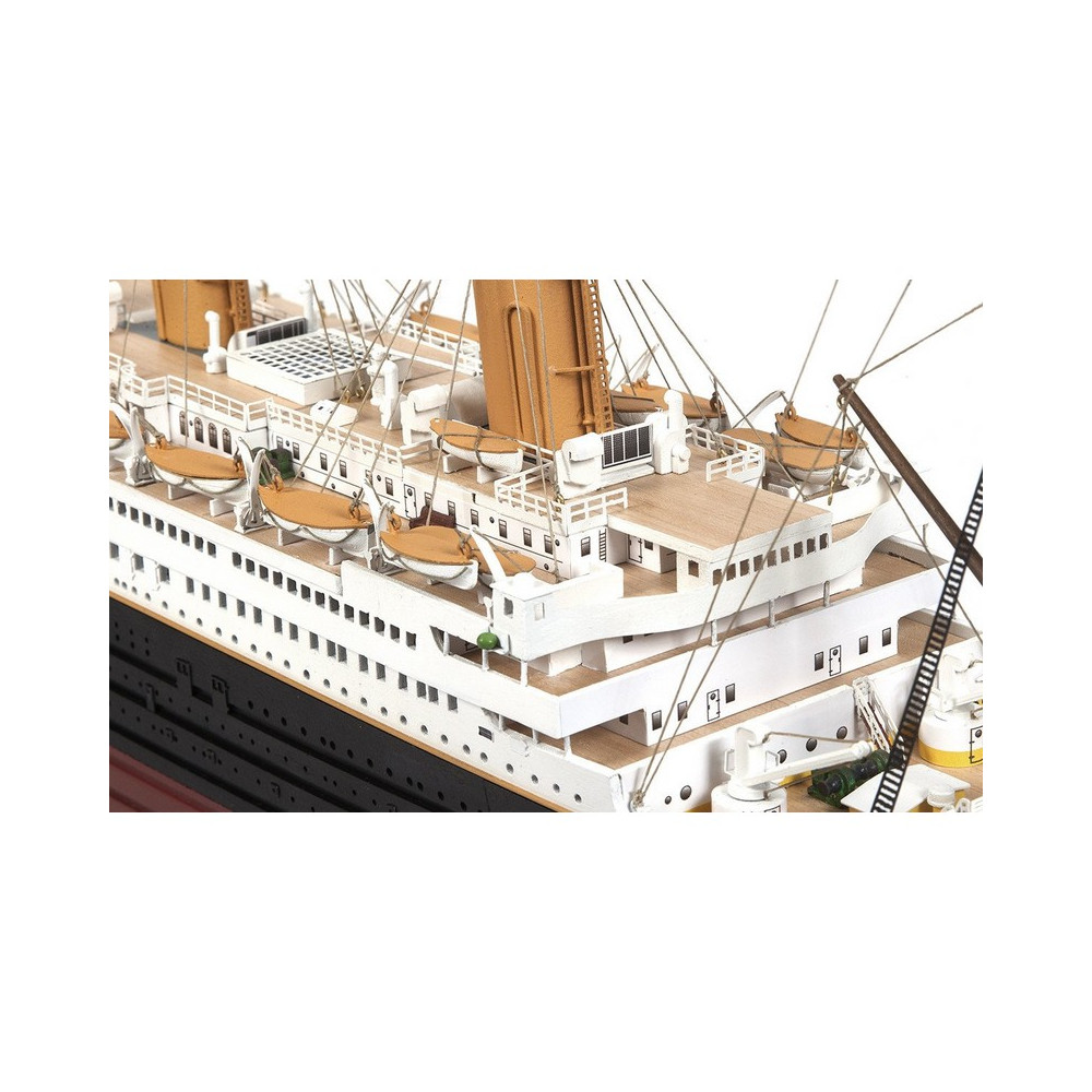 Oeuvre : Précisions - Maquette de bateau, Titanic, paquebot de la
