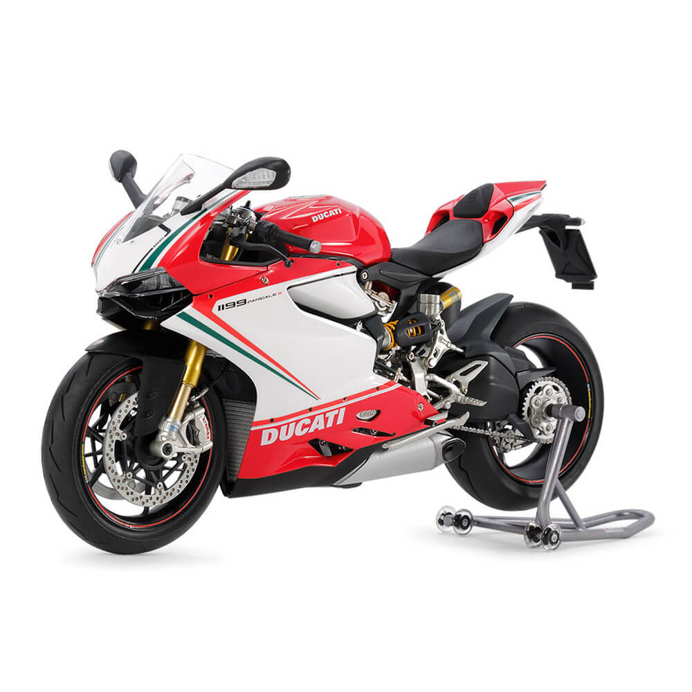  Maquette  moto  Ducati 1199 Panigale Tricolore Tamiya  