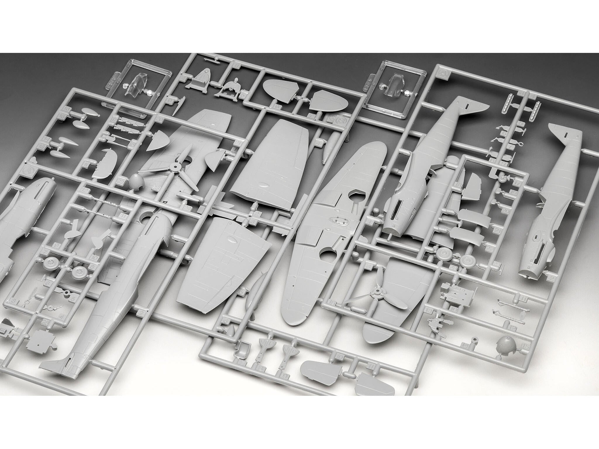 Maquette avion Revell 03710 Set combat BF109G-10 & Spifire