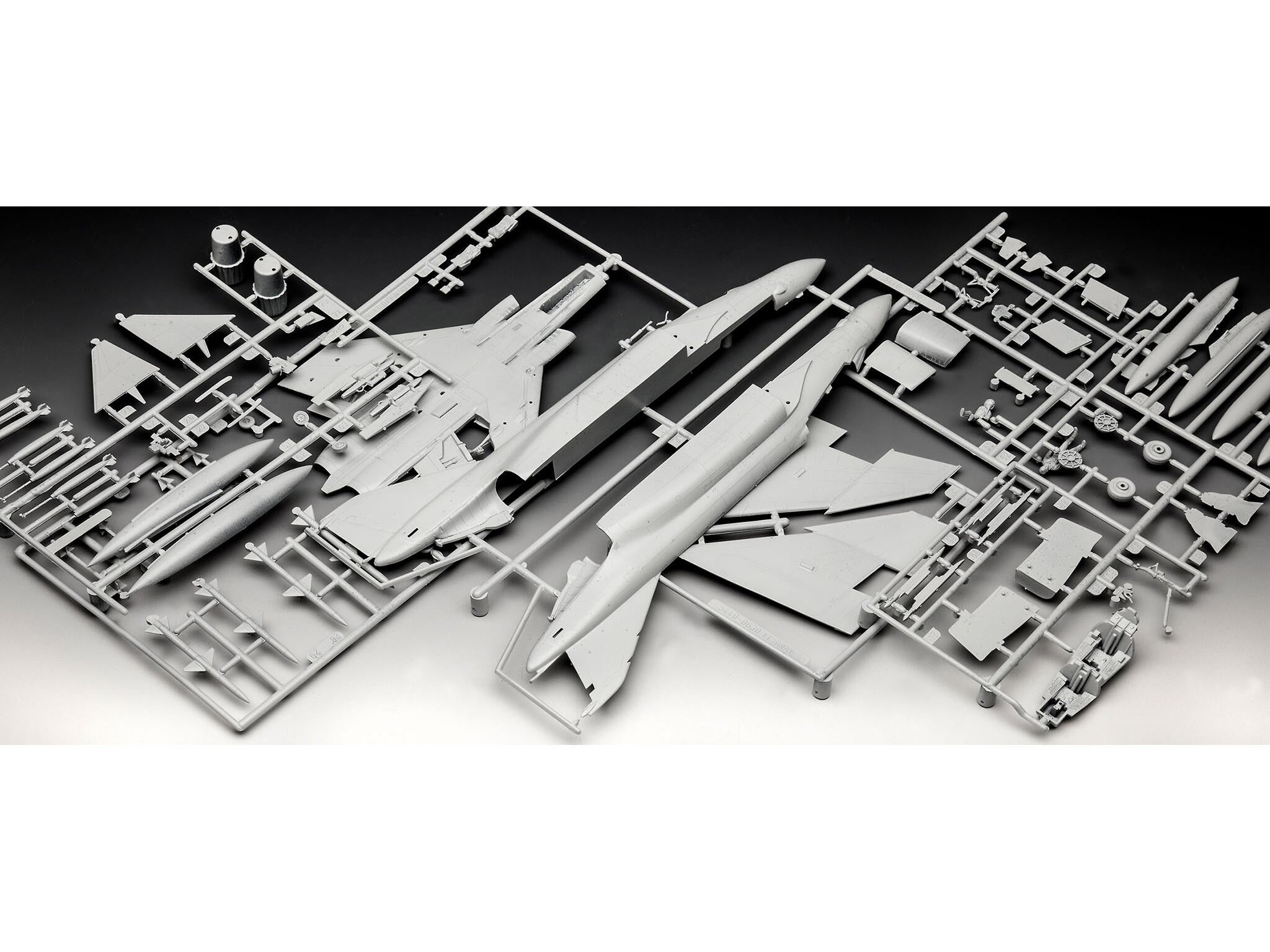 Maquette avion Revell 03941 F-4J PHANTOM II