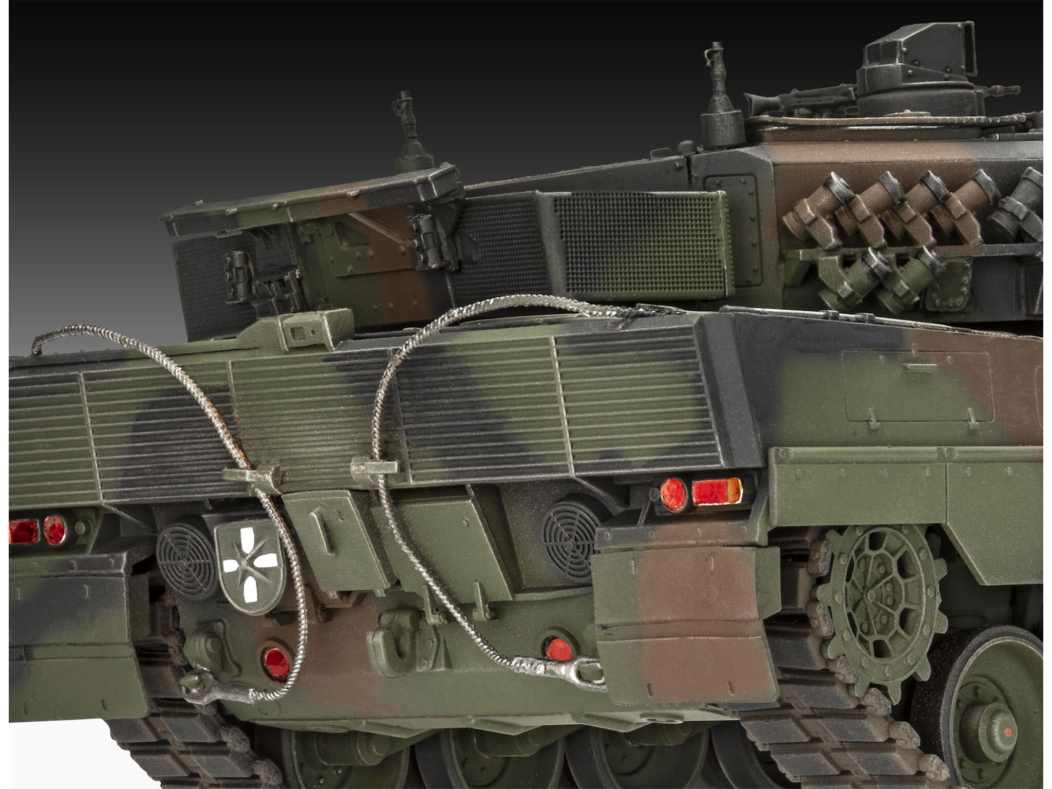 Maquette militaire Revell 05631 Leopard 2A6MA2" 70 ans Exclusive Edi avec accessoires de base