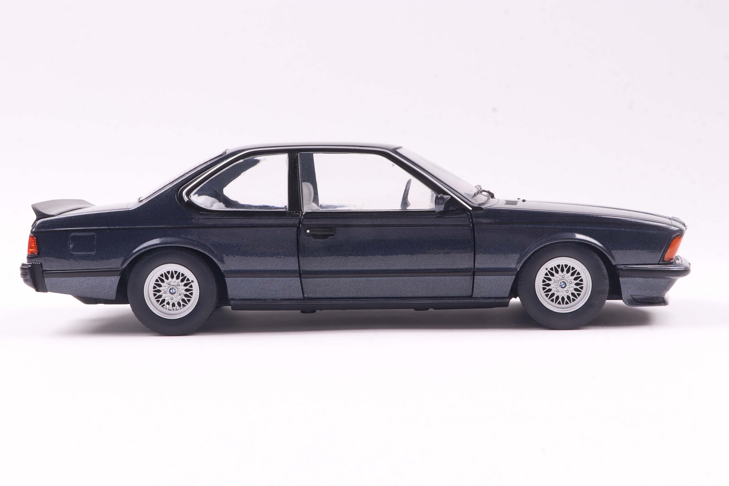 Solido S1810306 Voiture miniature collection 1/18 BMW 635 CSI – Macau Blue – 1984