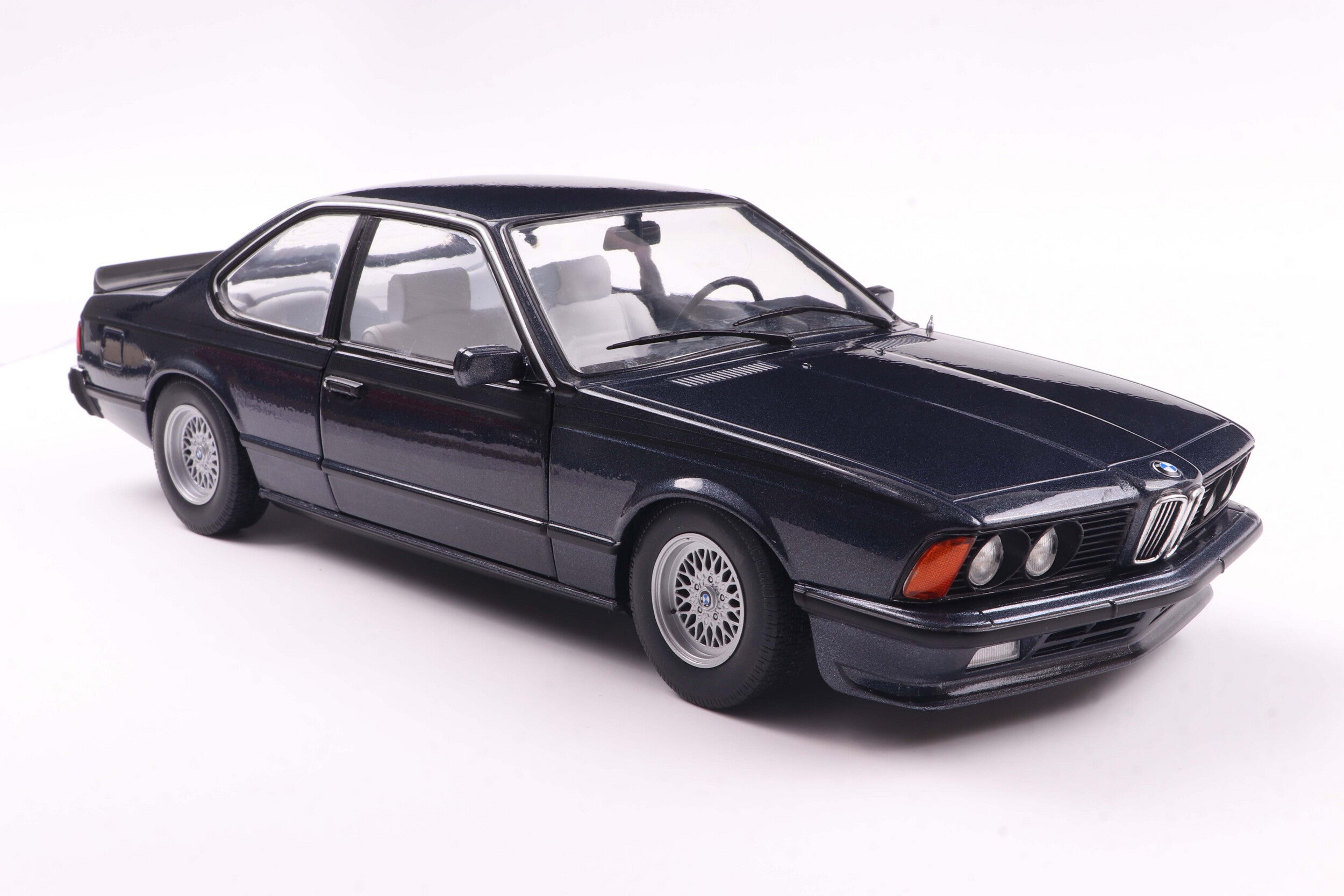 Solido S1810306 Voiture miniature collection 1/18 BMW 635 CSI – Macau Blue – 1984