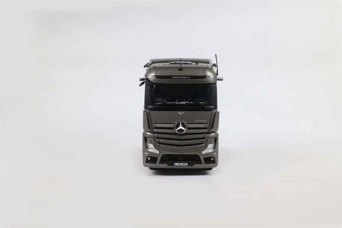 Solido S2400205 Camion miniature collection 1/24 Mercedes-Benz Actros L Argent mat 2021 - Breizh Modélisme.
