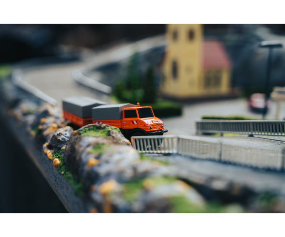 Mini voiture RC M-B Unimog U406 avec remorque 1/87
