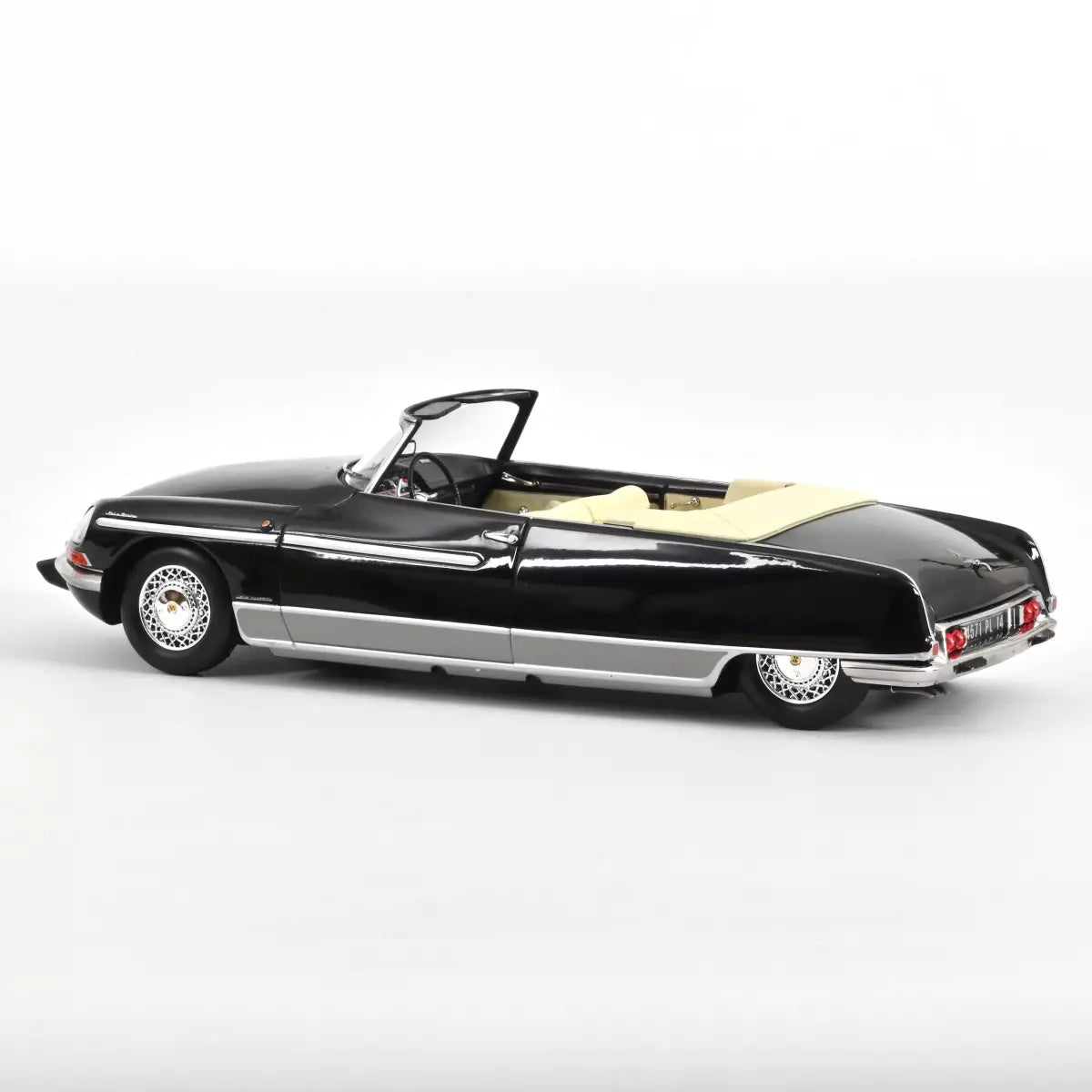 Voiture miniature collection 1/18 Citroën DS 21 Palm Beach 1968 Noir Norev 181746