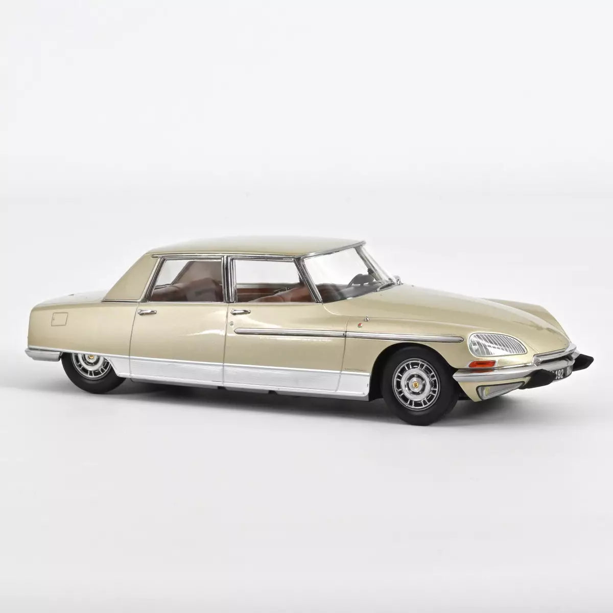 Voiture miniature collection 1/18 Citroën DS 21 Lorraine 1969 Champagne Norev 181756