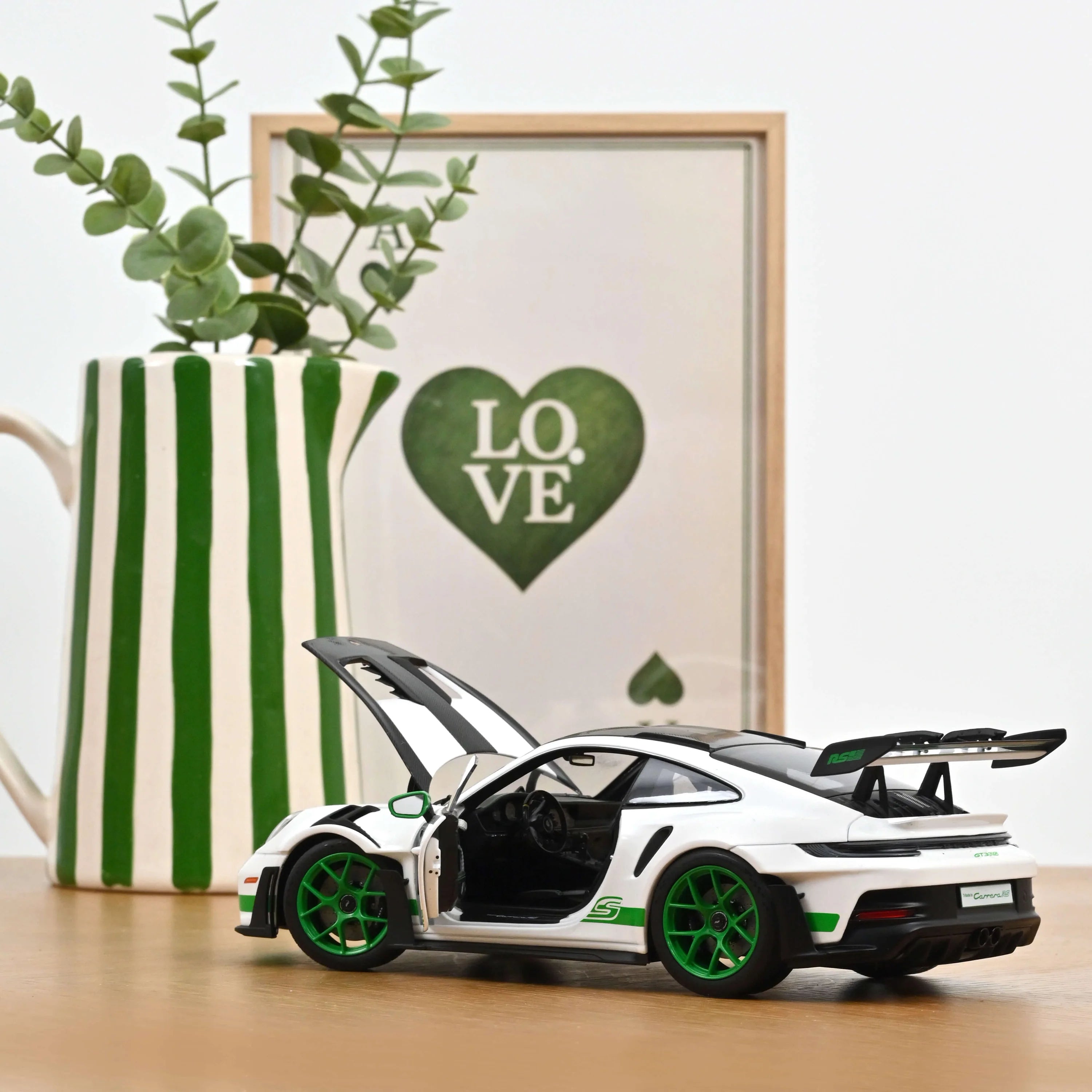 Voiture miniature collection 1/18 Porsche 911 GT3 RS Carrera RS 2022 Blanc/Vert Python Norev 187372 - Breizh Modélisme.