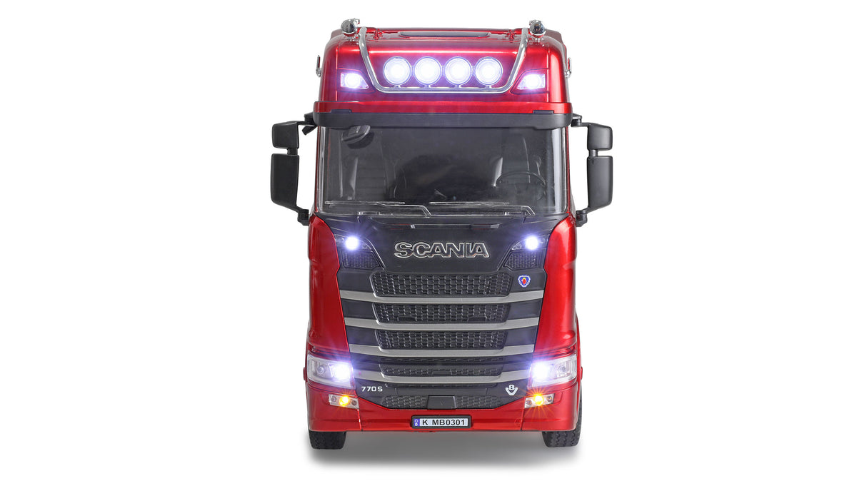 Amewi Scania 770S rouge 1/24 avec remorque porte-engins RC - Breizh Modélisme.