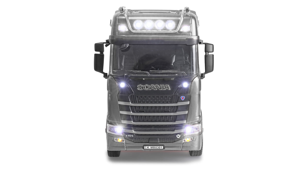 Amewi Scania 770S RC 1/24 gris avec remorque porte-engins (Copie) - Breizh Modélisme.