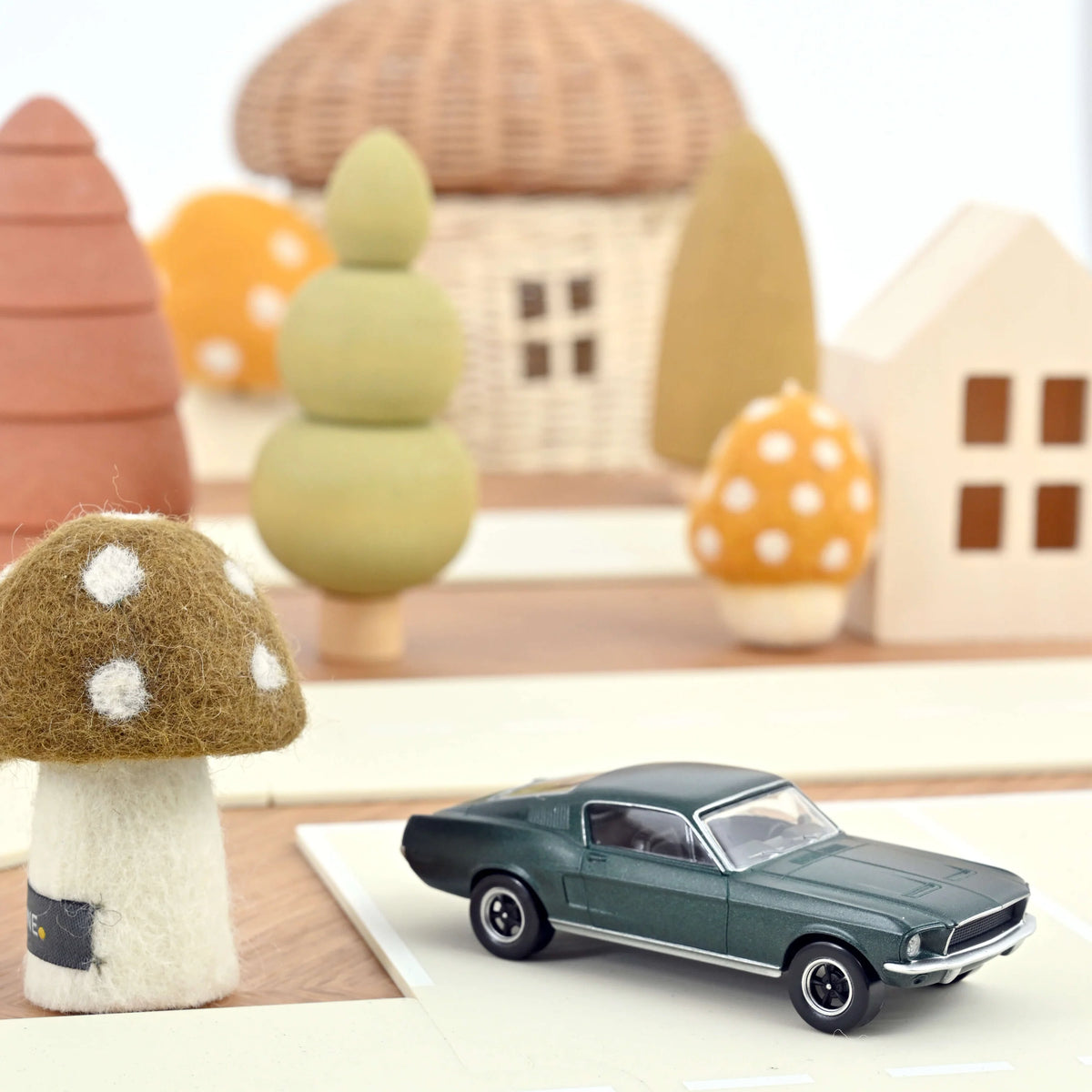 Voiture miniature 1/43 Ford Mustang Fastback 1968 Vert Satin métallisé Norev Display - Breizh Modélisme.