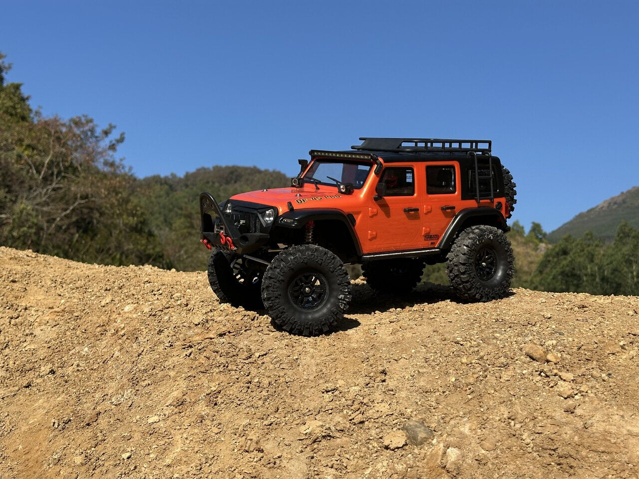 DF Models Crawler RC SDF-04S PRO 1/10 Scale rouge – Brushless RTR 3225 - Breizh Modélisme.