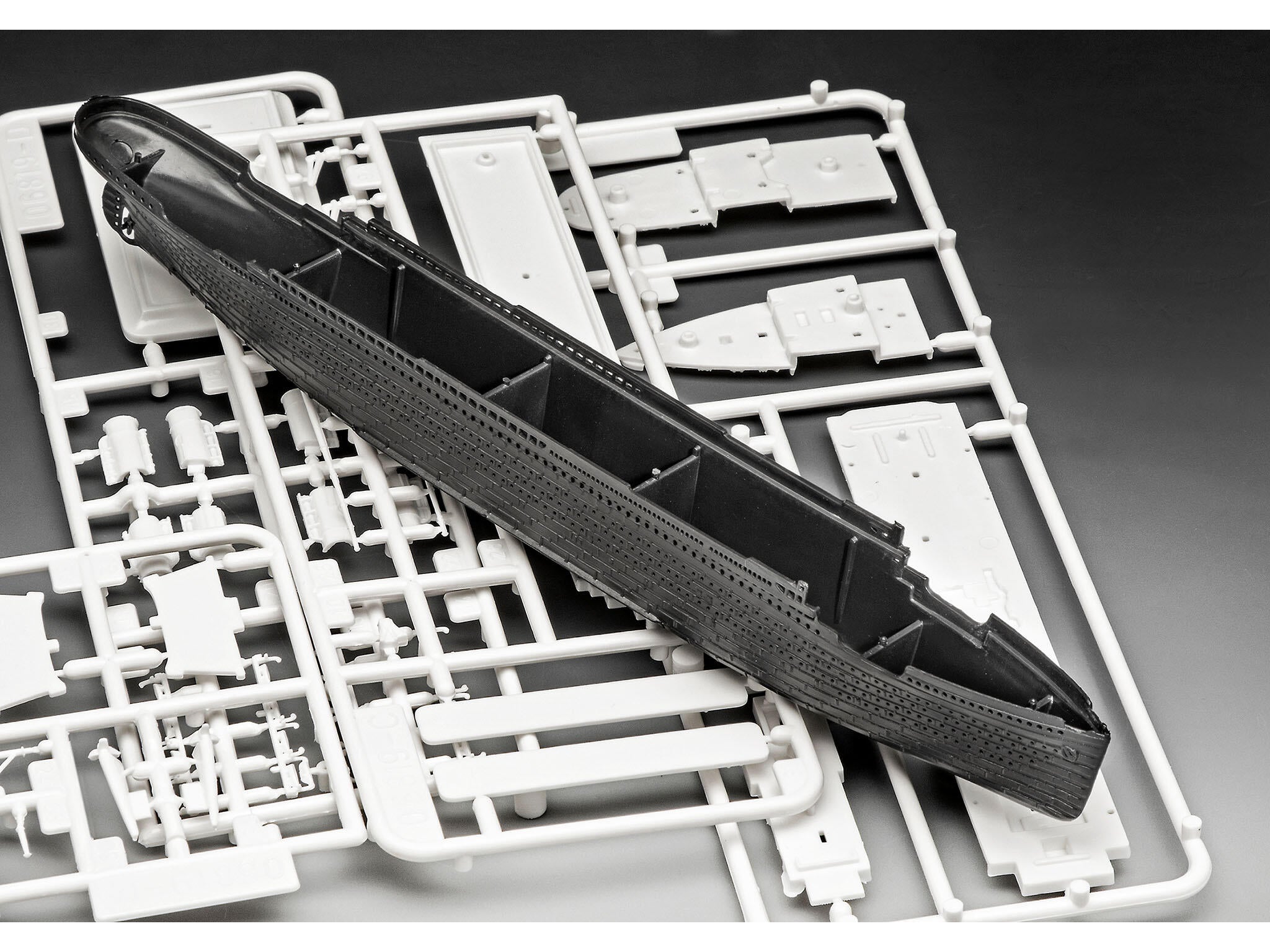 Maquette Revell Starter kit 75804 R.M.S. Titanic avec accessoires de base