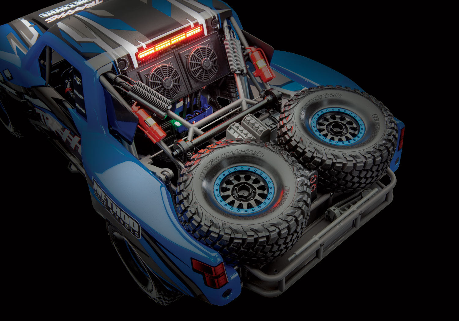 Traxxas UDR Unlimited Desert Racer 4WD avec leds 85086-4 bleu