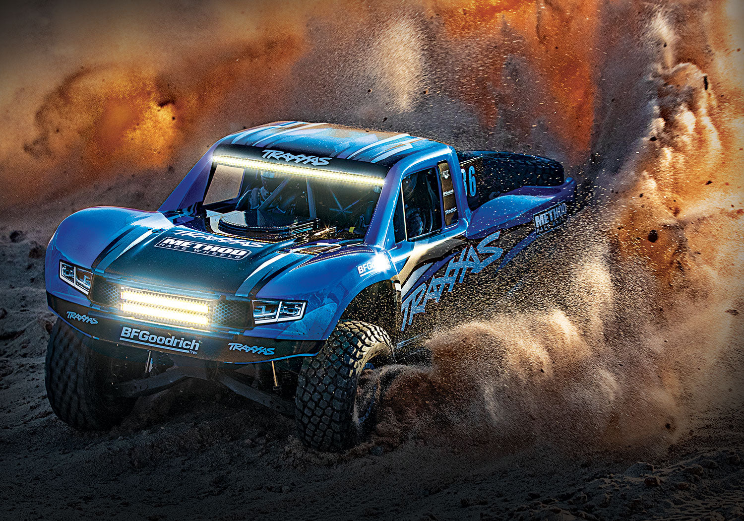 Traxxas UDR Unlimited Desert Racer 4WD avec leds 85086-4 bleu