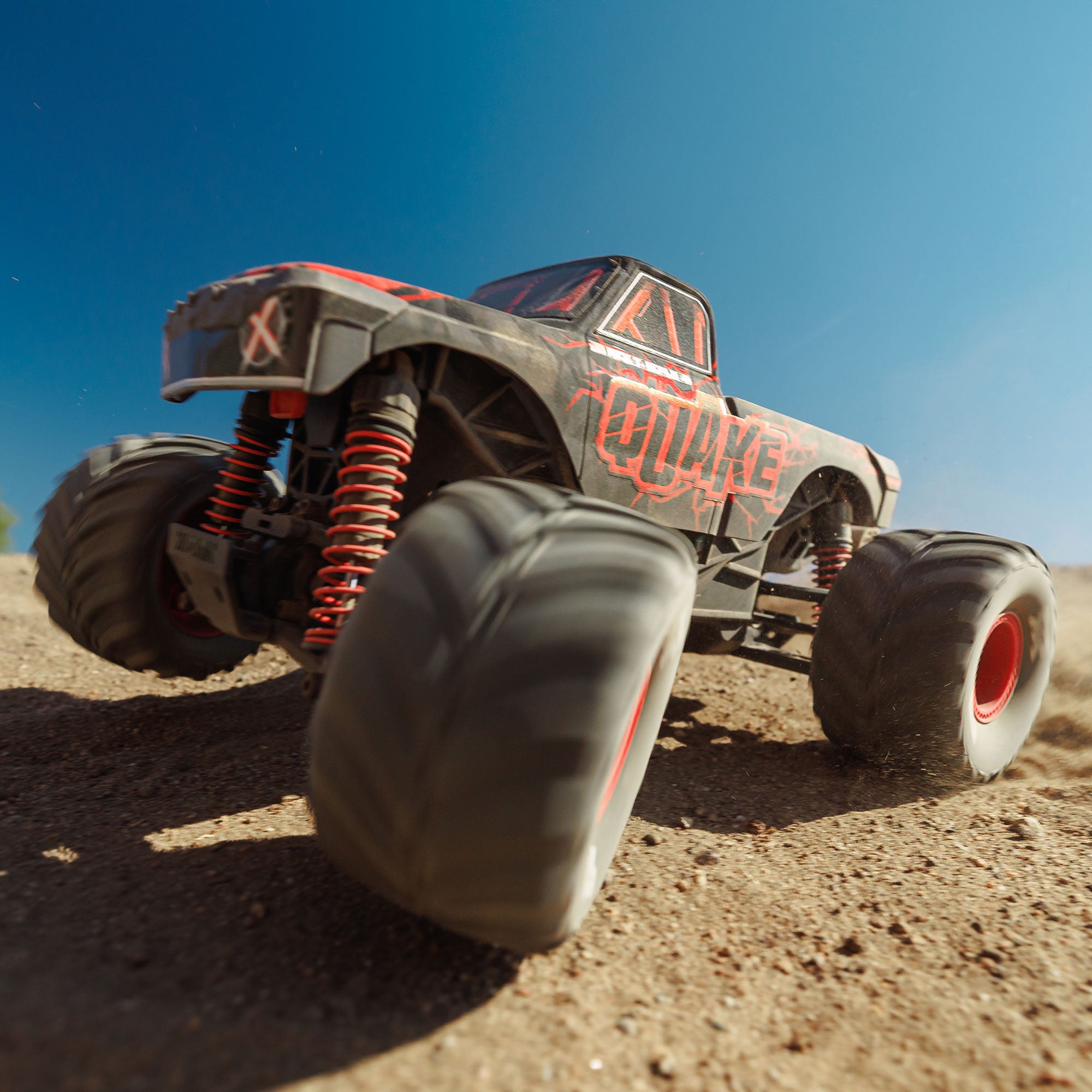 Arrma Monster Truck Quake GROM charbon 4X4 RTR 1/16 rouge - ARA2137T1