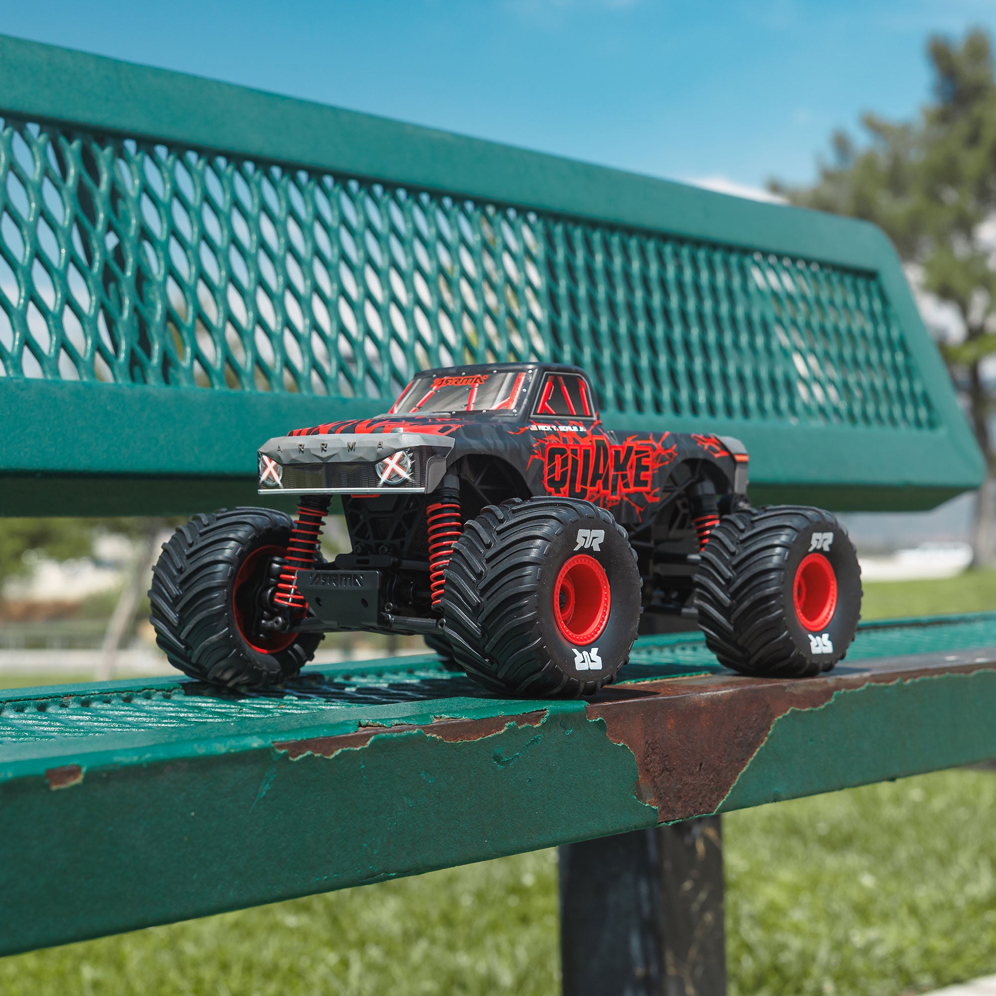 Arrma Monster Truck Quake GROM charbon 4X4 RTR 1/16 rouge - ARA2137T1