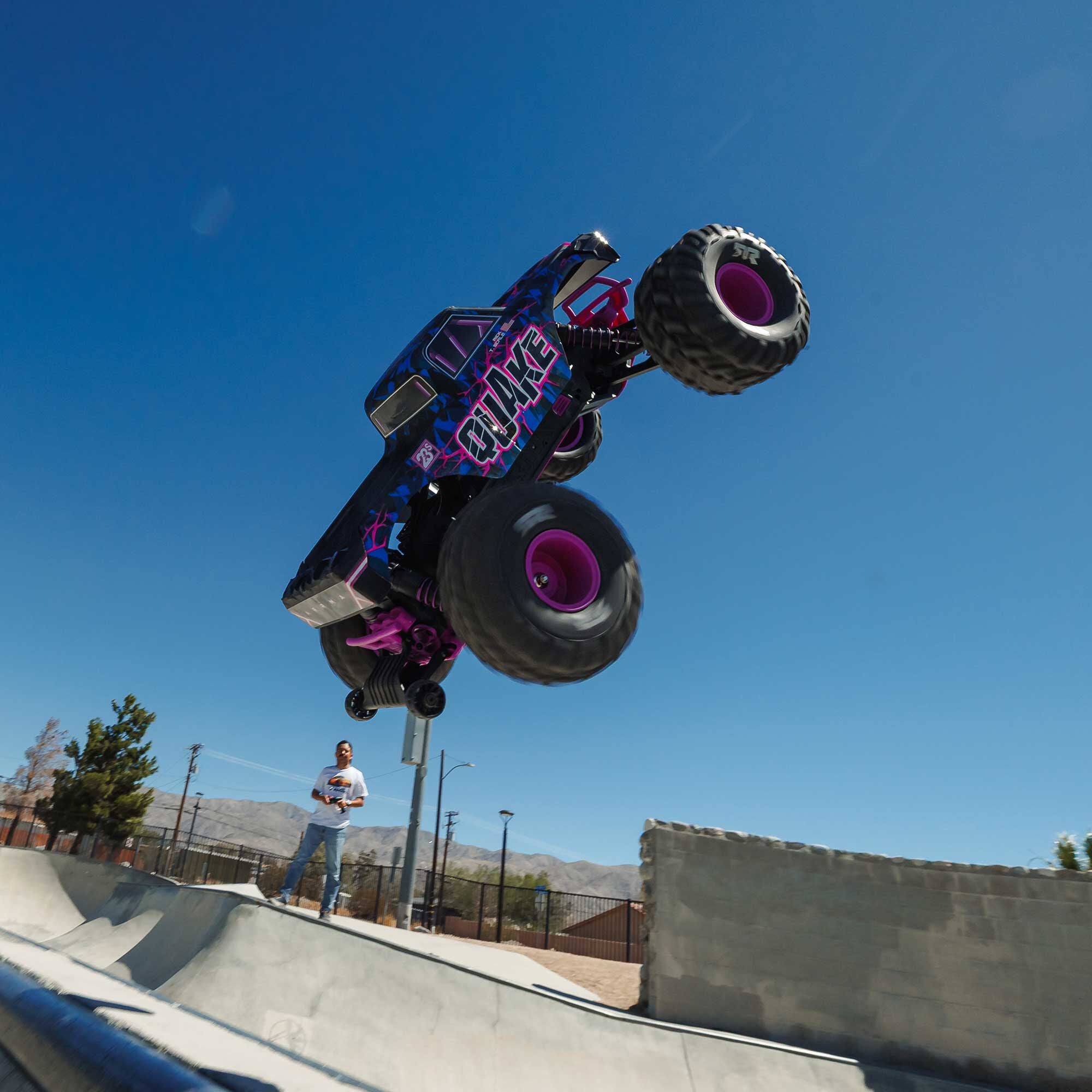 Arrma Monster Truck QUAKE 223S DSC 2WD RTR Brushless 1/10 violet - ARA3537T3
