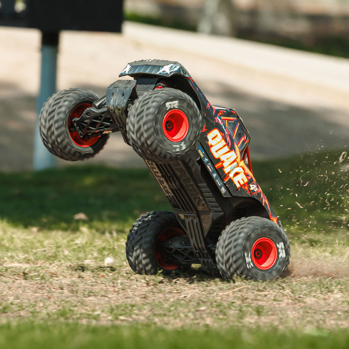 Monster truck RC ARRMA Quake 4S DSC 4x4 RTR 1/8 rouge/noir – ARA4437T1