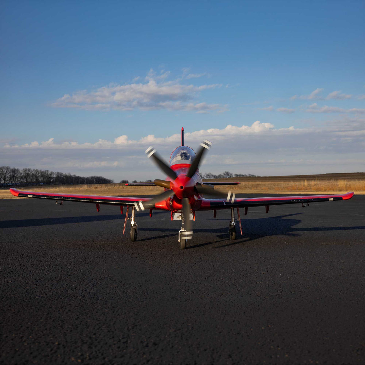 Avion RC E-flite Pilatus PC-21 1,3 m PNP – EFL14975 - Breizh Modélisme.