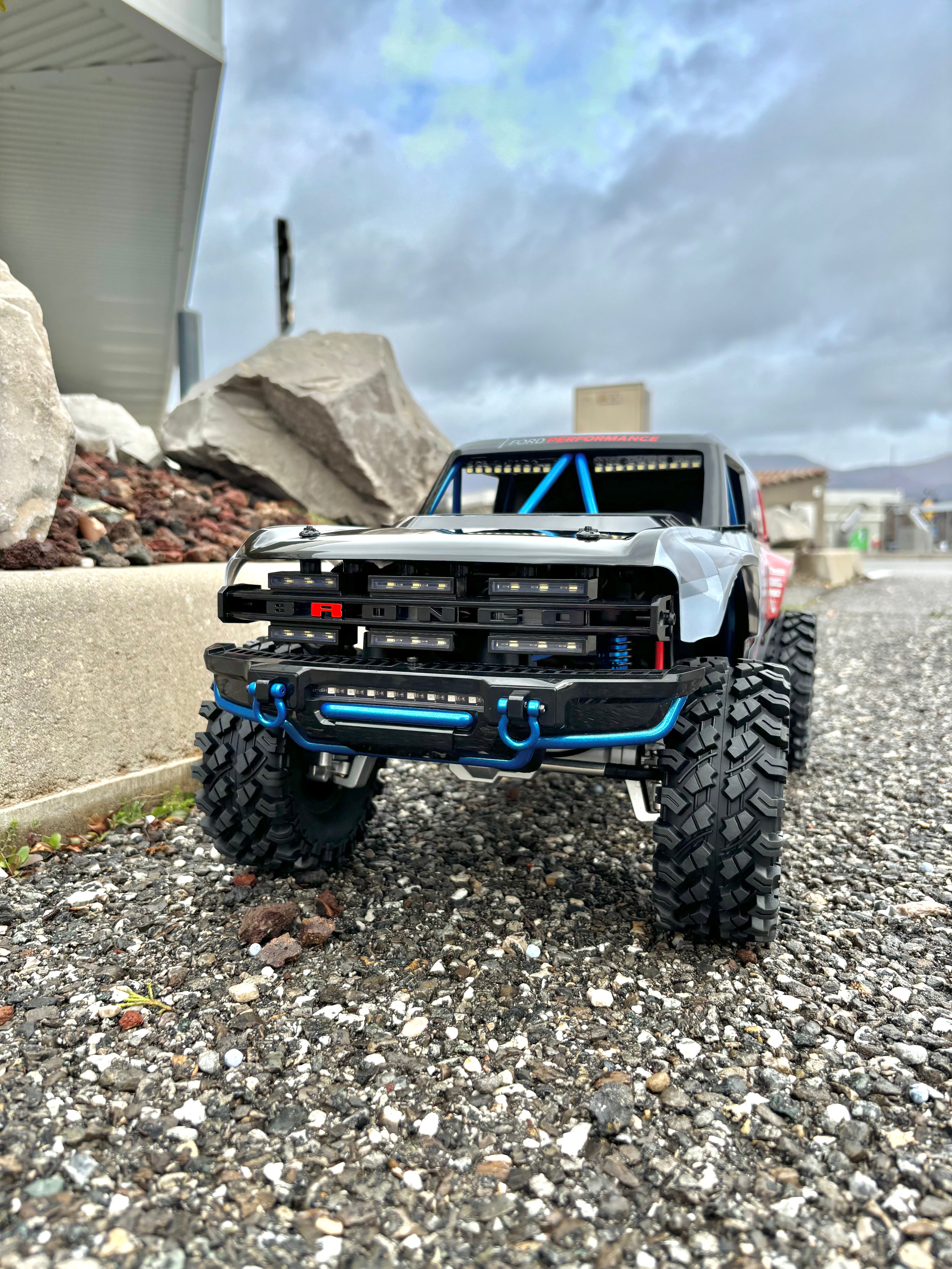 MJX Hyper GO H8P 1/8 RC Crawler Brushless Ford Bronco Baja 1000