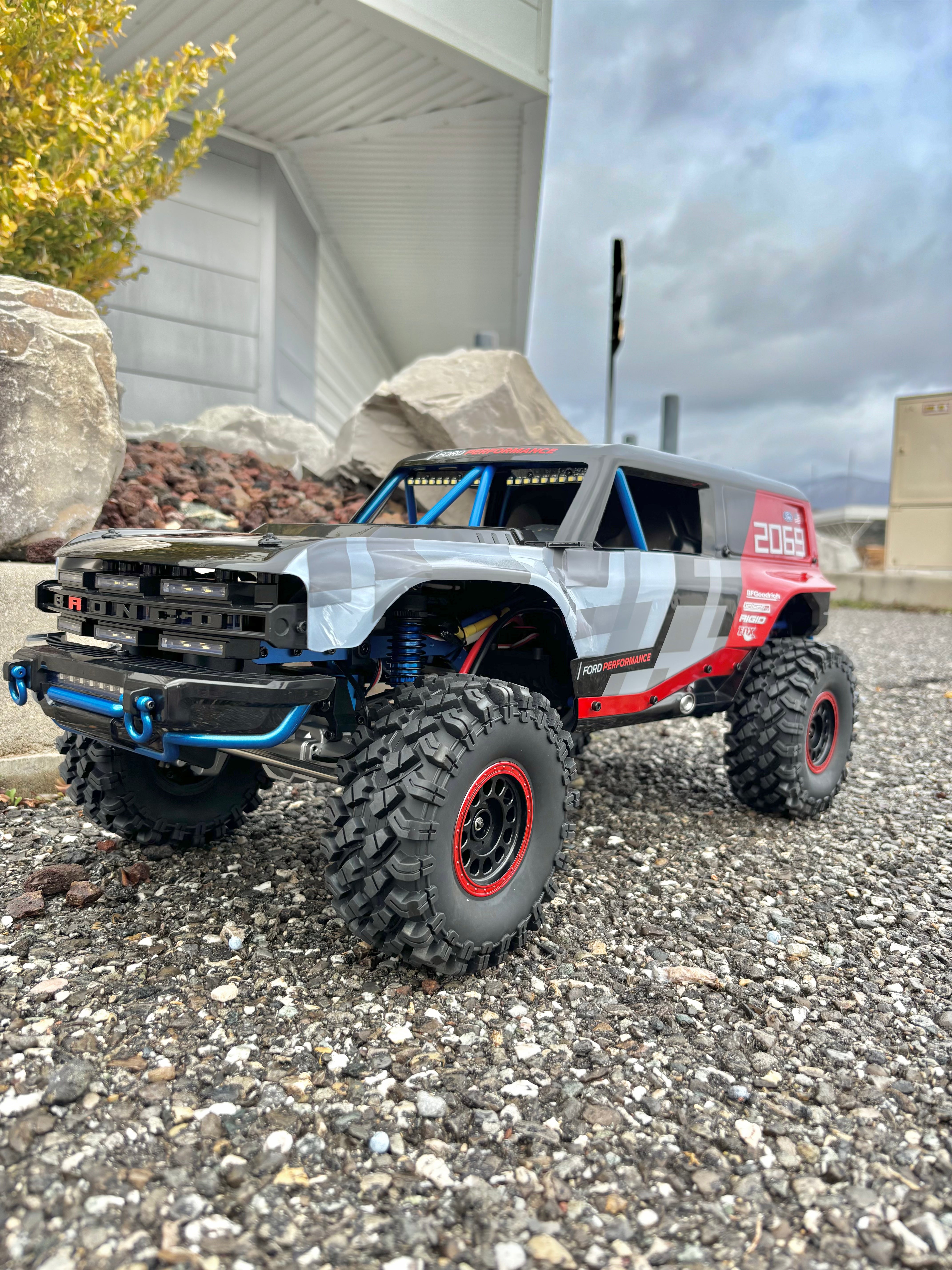 MJX Hyper GO H8P 1/8 RC Crawler Brushless Ford Bronco Baja 1000