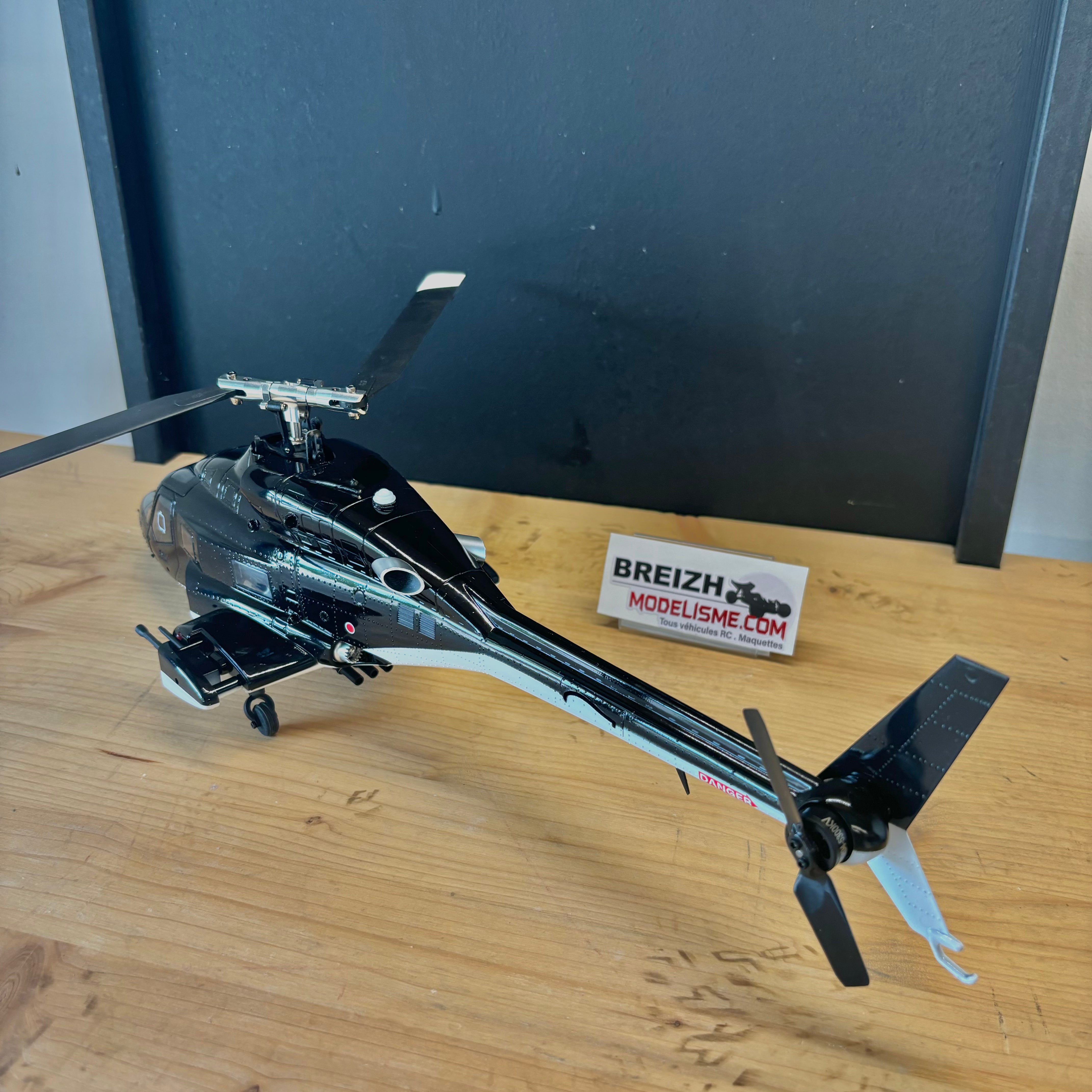 Hélicoptère Bell 222 GPS (Airwolf) RTF - 16500