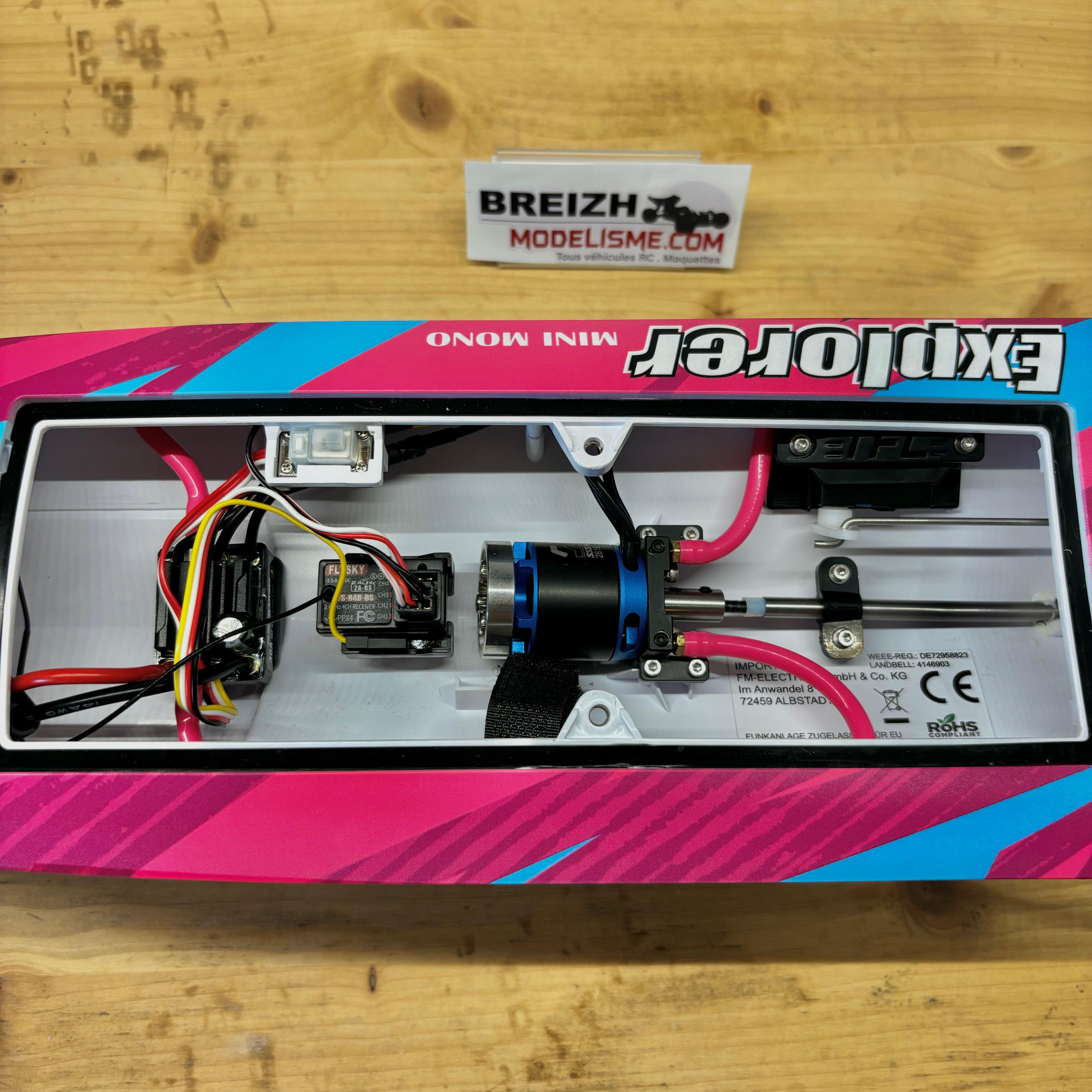 Bateau radiocommandé TFL Hobby 1158 Brushless Explorer Mono RTR - rose