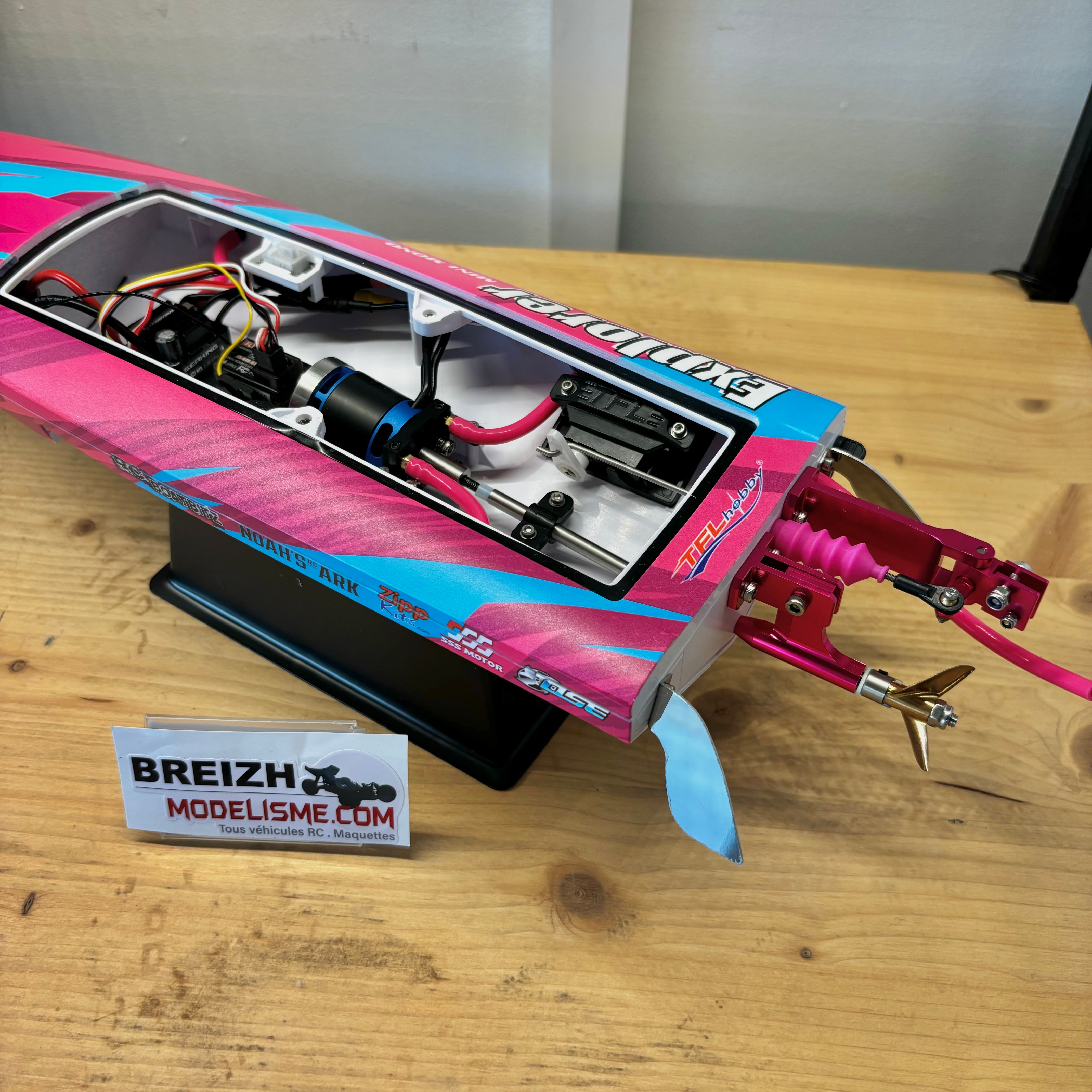 Bateau radiocommandé TFL Hobby 1158 Brushless Explorer Mono RTR - rose