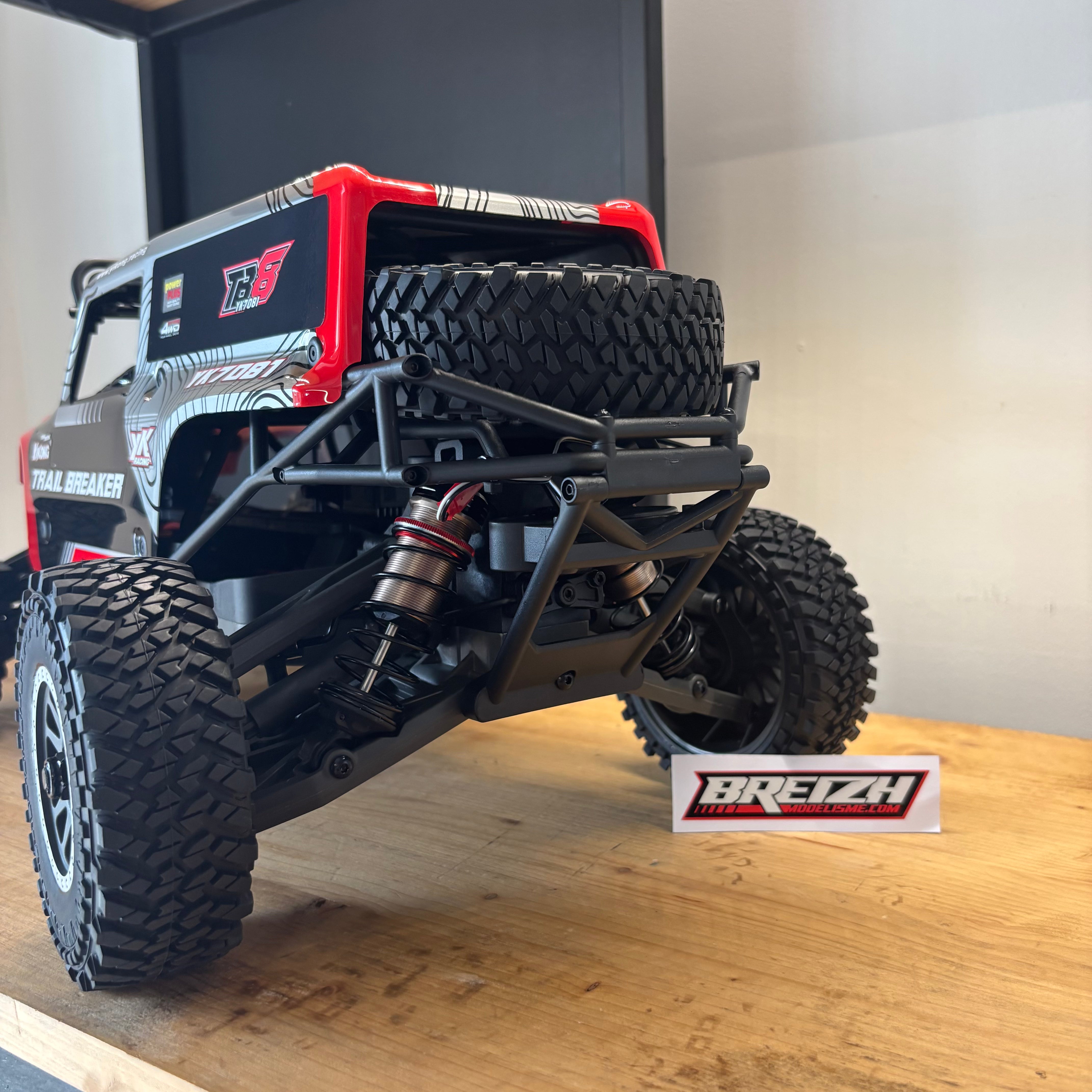 Yikong TB8 YK7081 Truck rouge 1/8