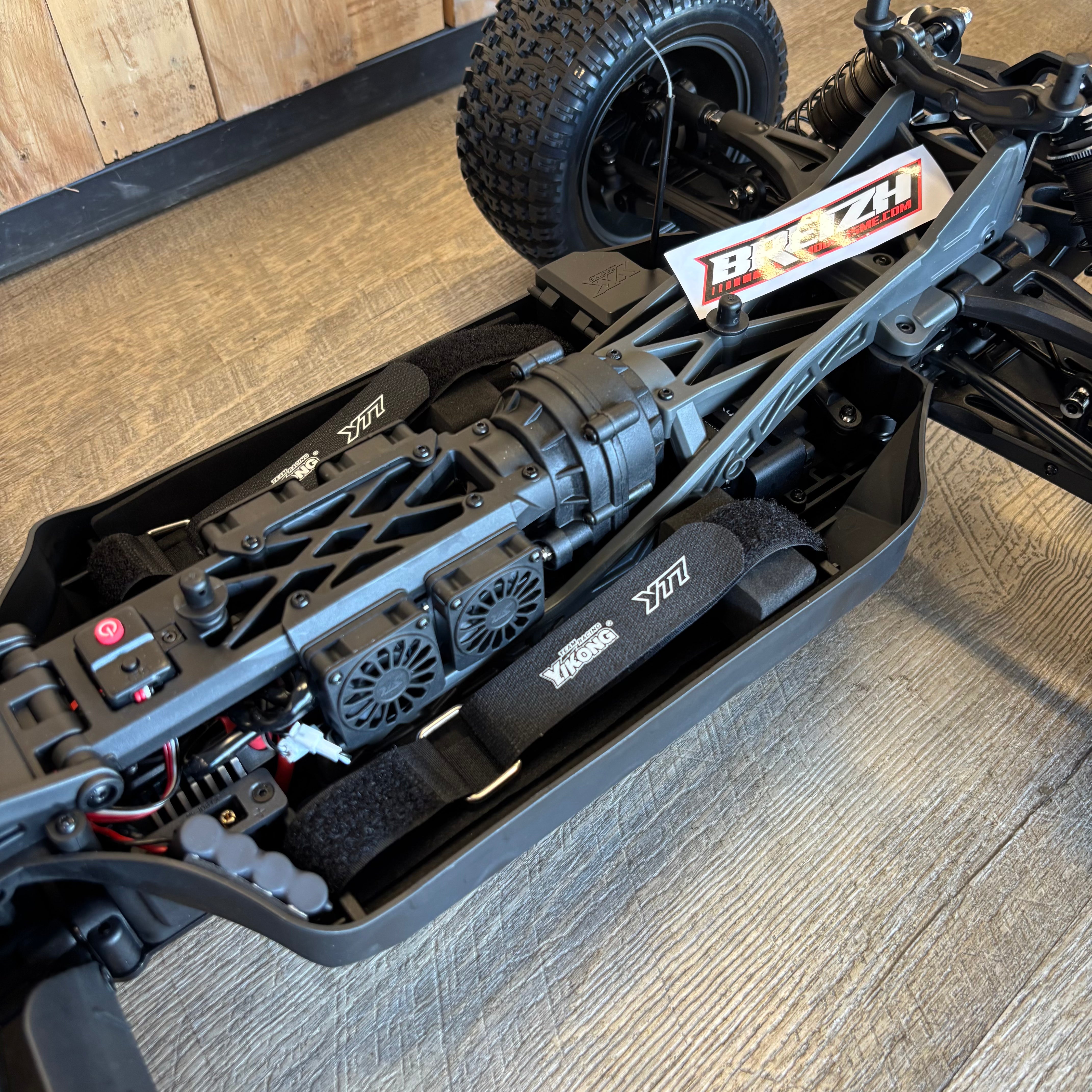 Yikong YT7 SE BATTLEMAN 1/7 Truggy 4WD Brushless Orange
