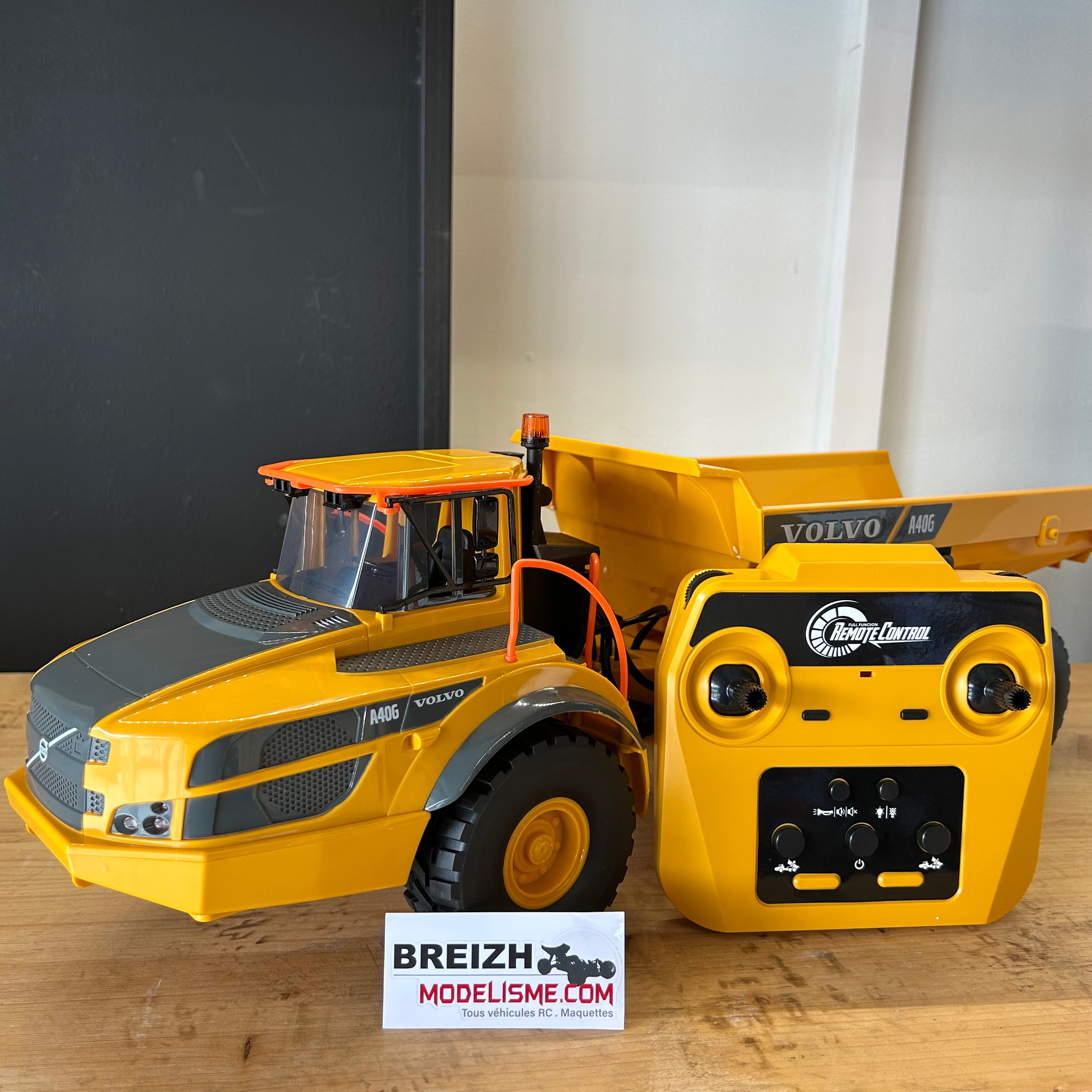 Camion de chantier RC à benne basculante E591-003 Volvo FM1683 / T806