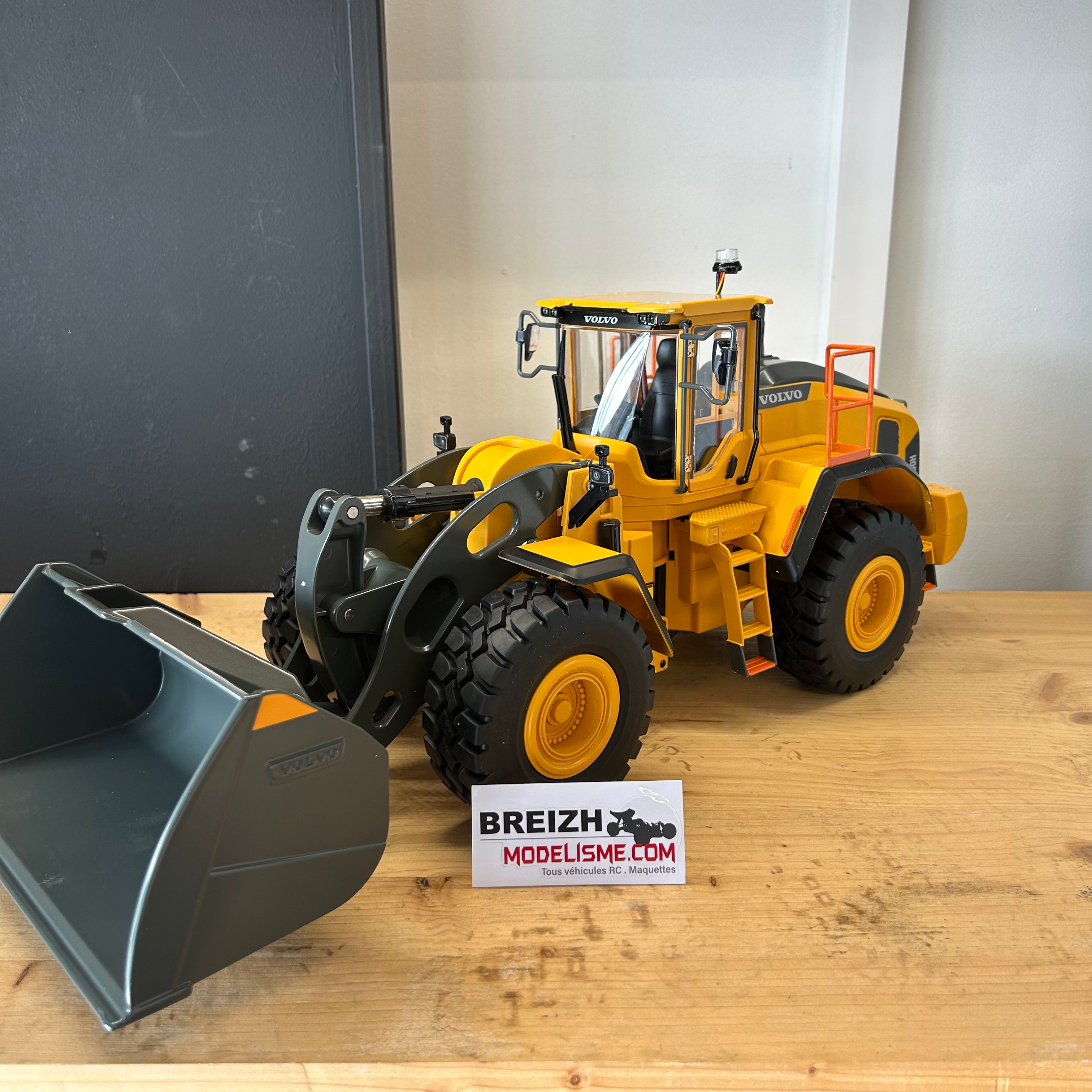 Double E Volvo L260H Chargeuse en métal 1/16 V2 RC 4WD