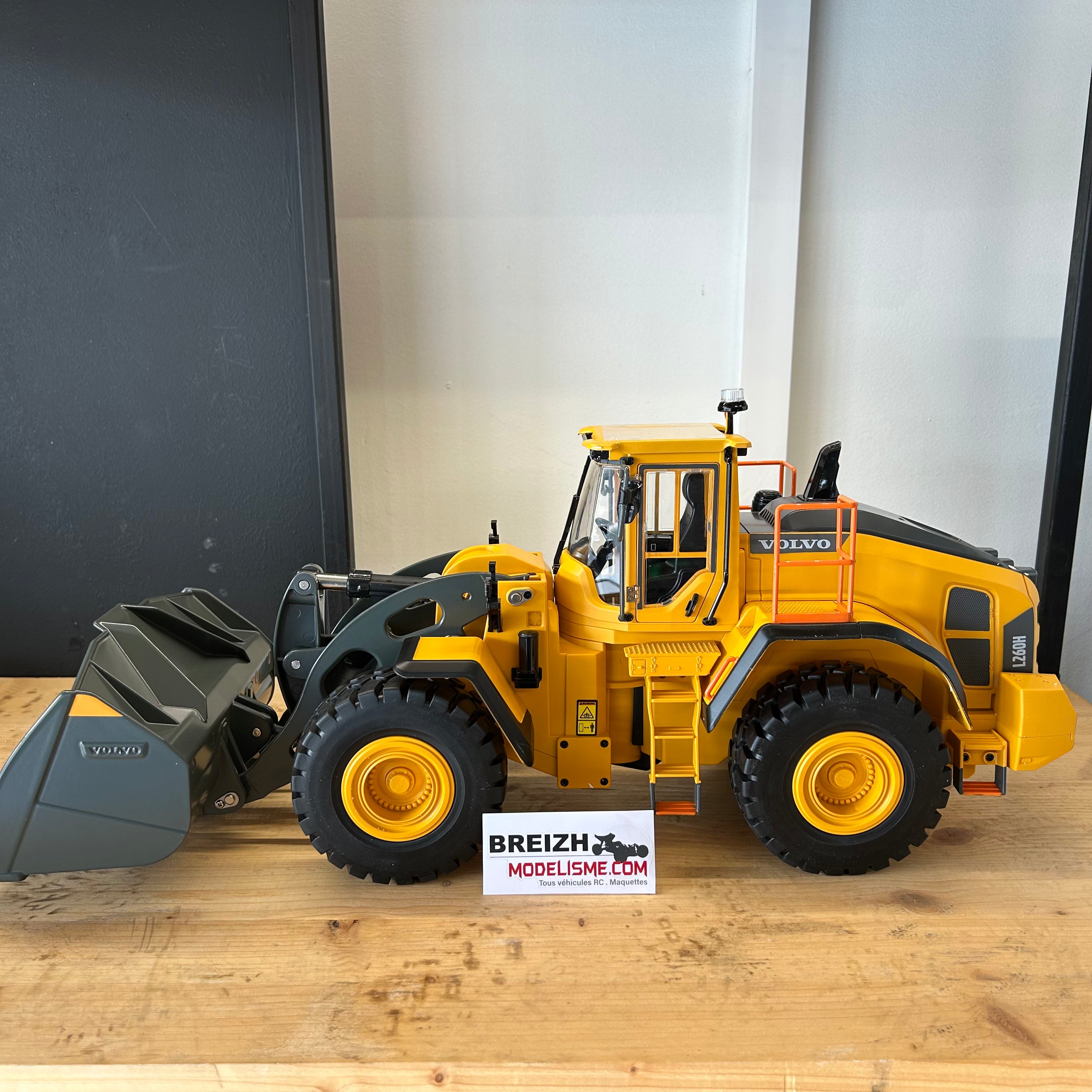 Double E Volvo L260H Chargeuse en métal 1/16 V2 RC 4WD