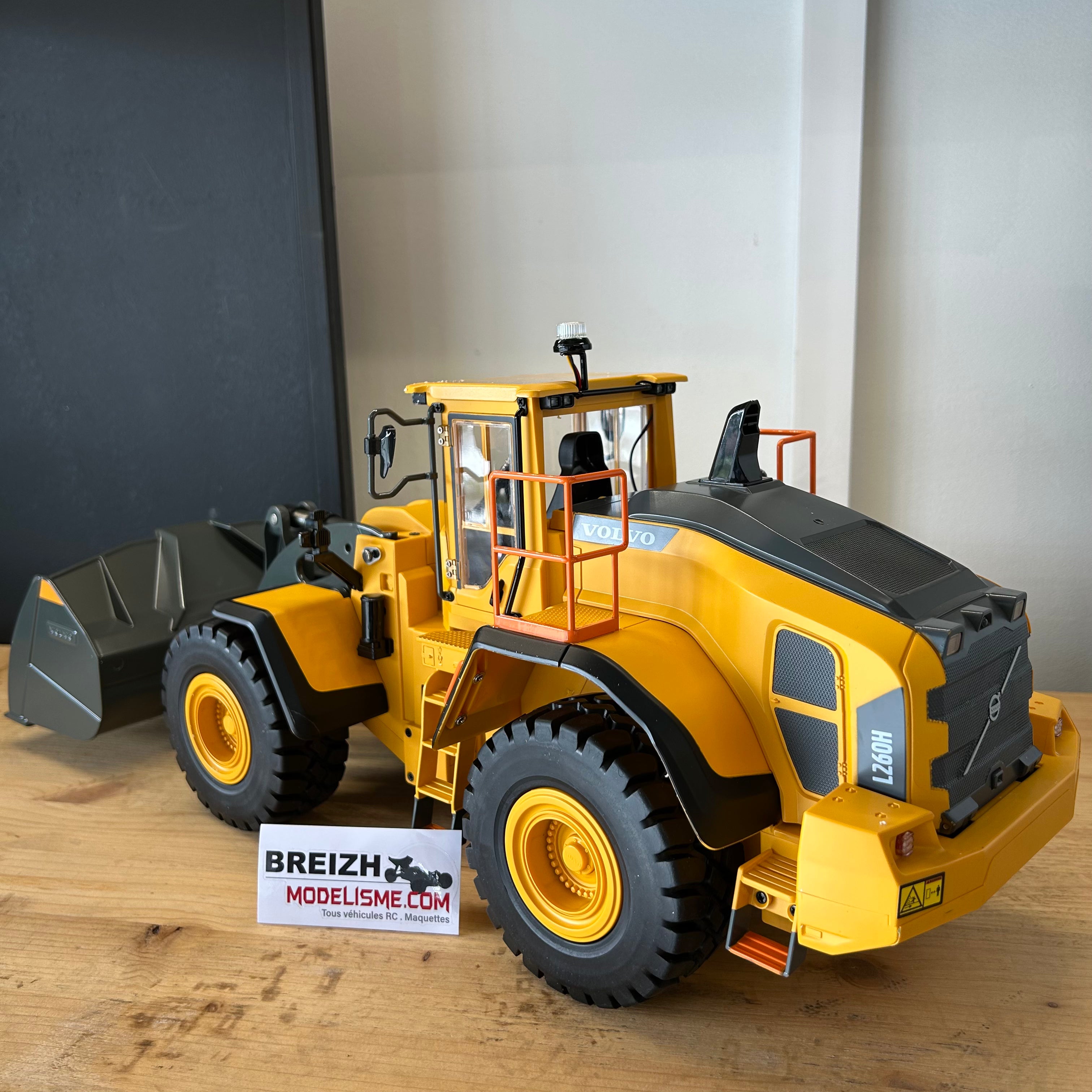 Double E Volvo L260H Chargeuse en métal 1/16 V2 RC 4WD