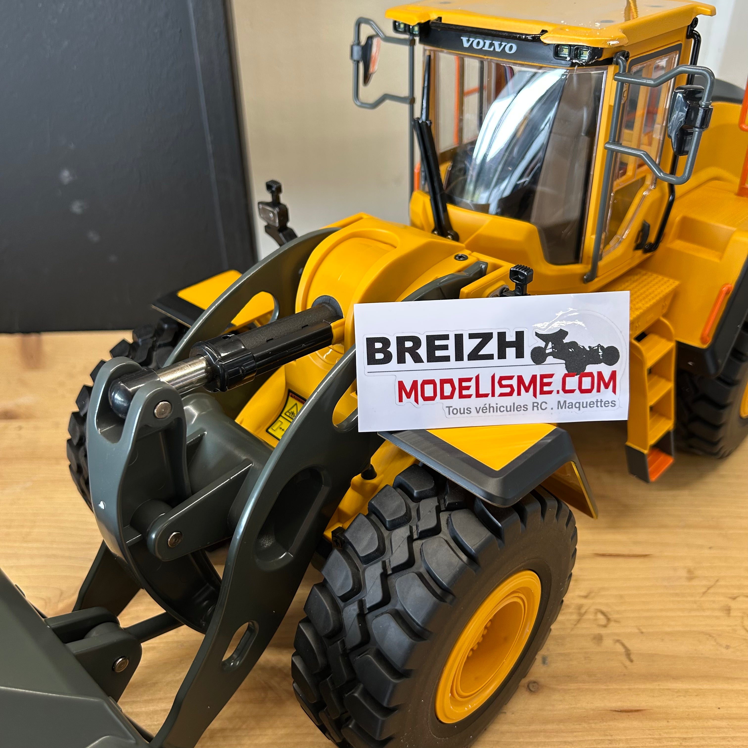 Double E Volvo L260H Chargeuse en métal 1/16 V2 RC 4WD