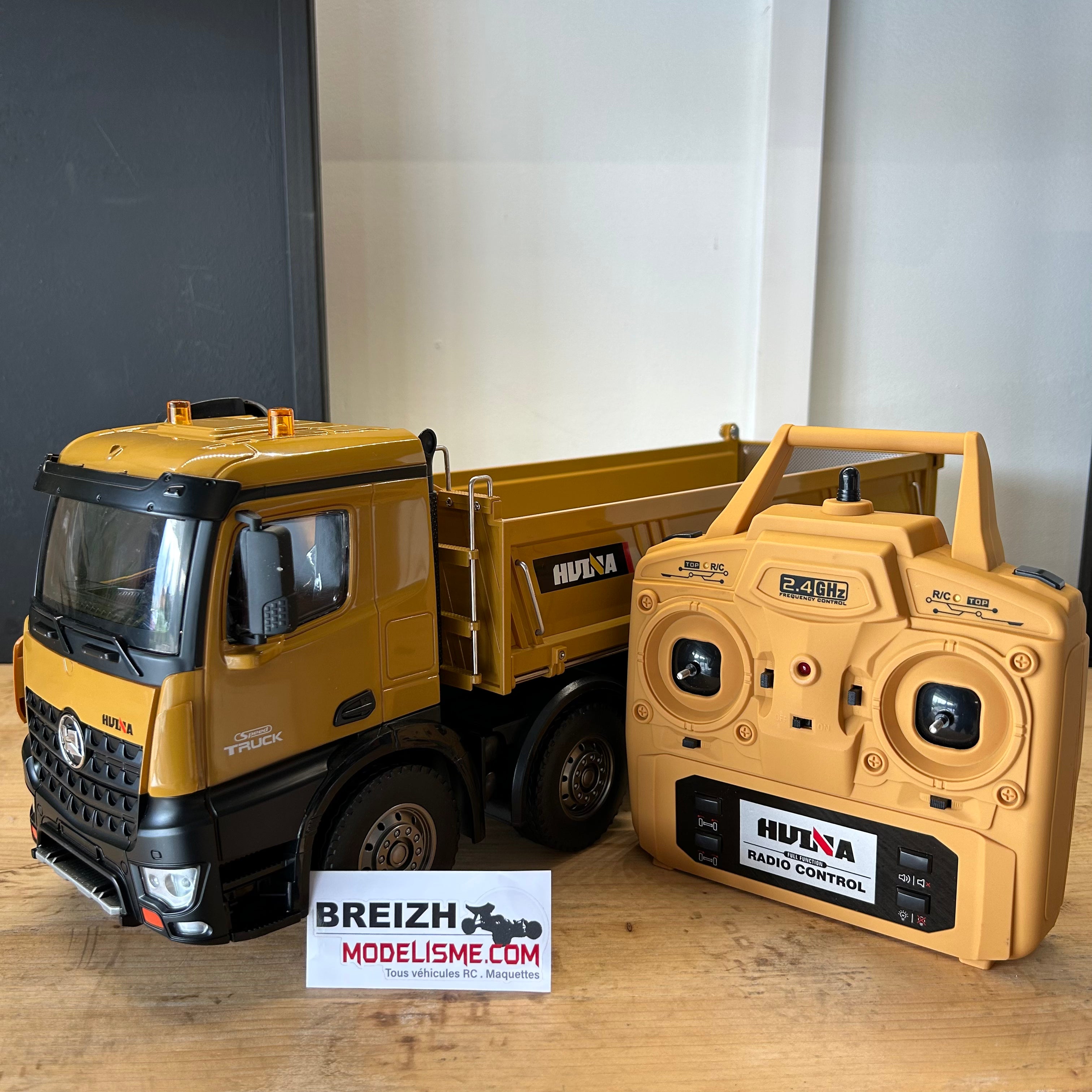 Camion à benne 1/14 - 12 voies à 8 roues  Huina 1536